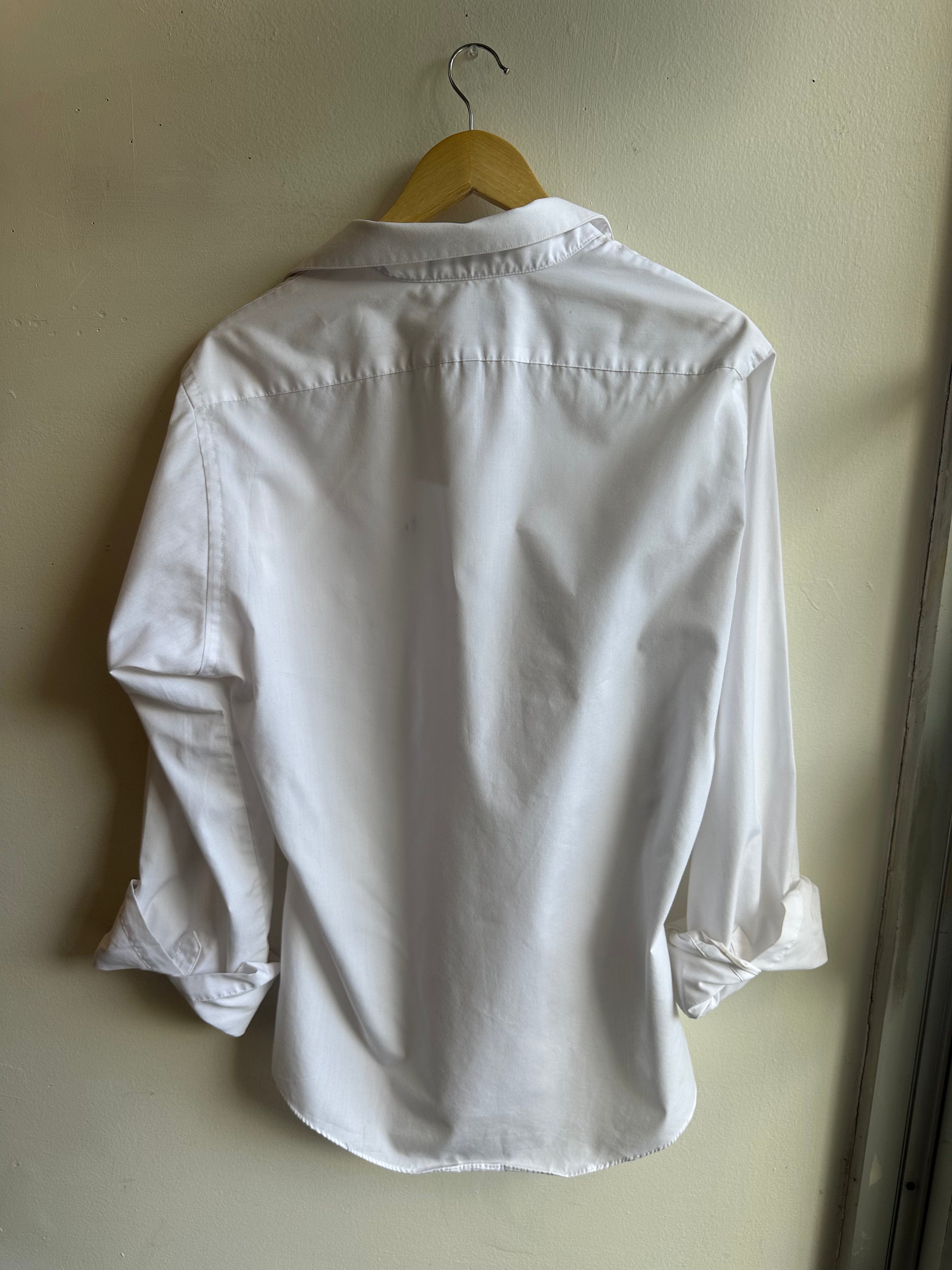 Van Heusen Fitted White Button Up Shirt | Size Men’s Medium