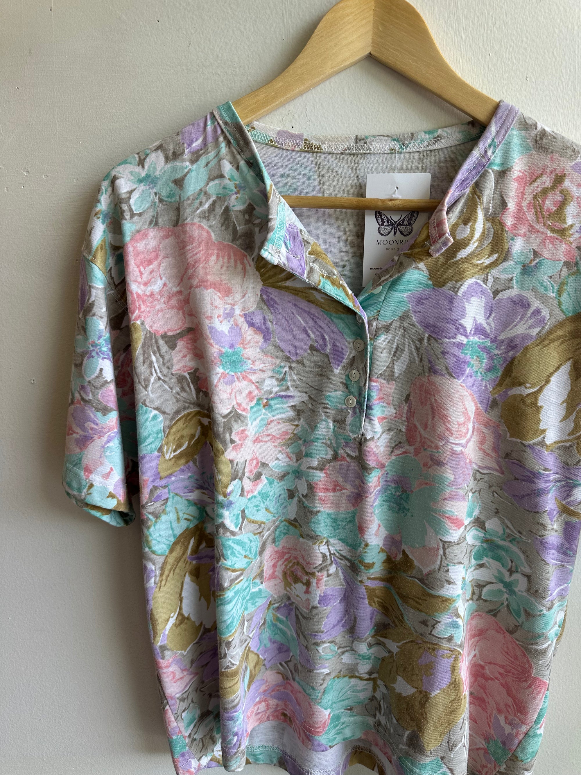 Vintage 80s Pastel Floral Henley T-Shirt | Size Large