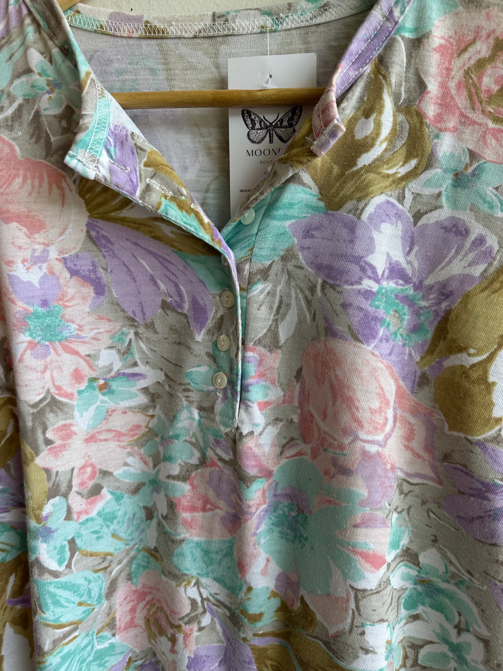 Vintage 80s Pastel Floral Henley T-Shirt | Size Large