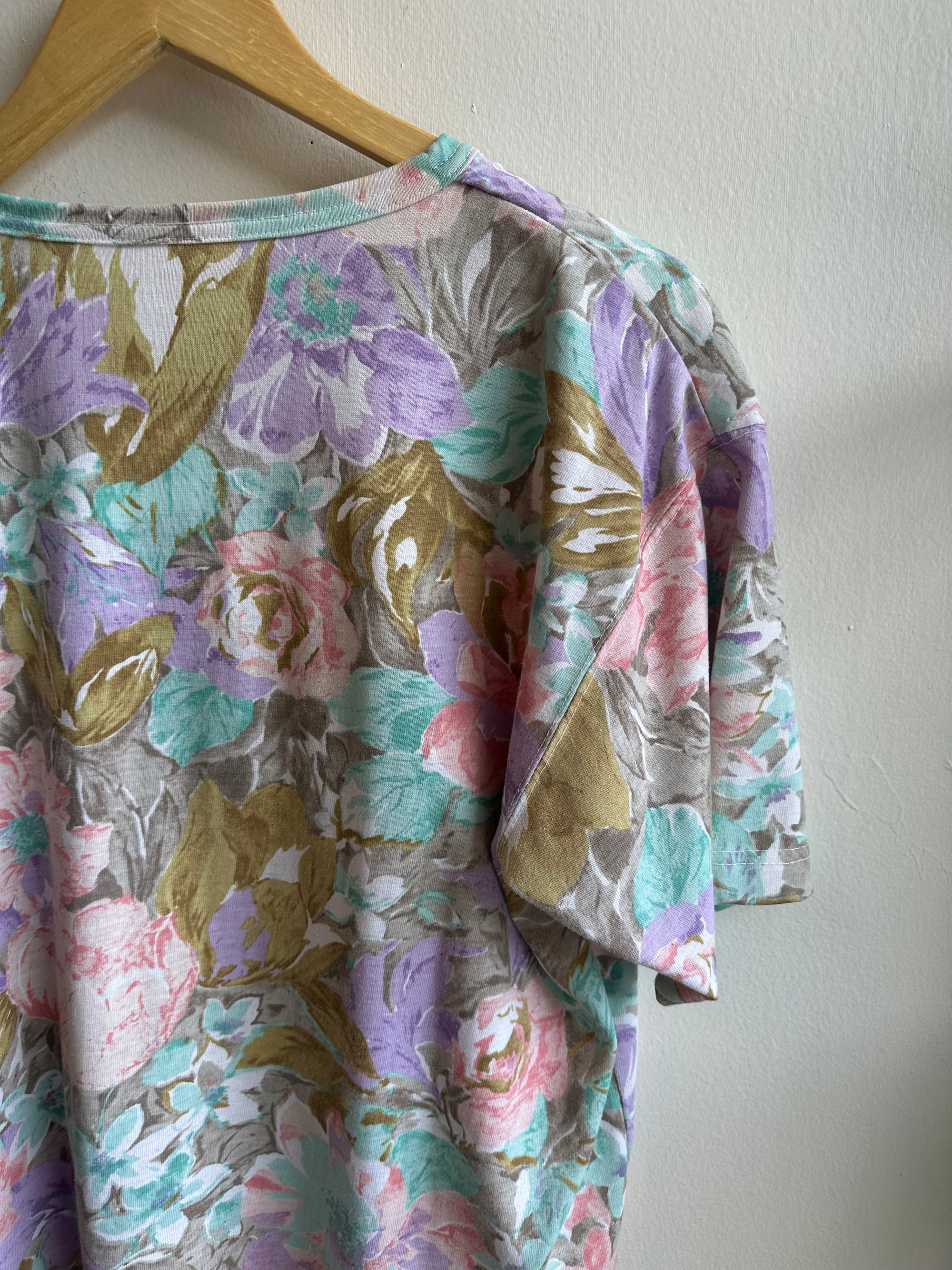 Vintage 80s Pastel Floral Henley T-Shirt | Size Large