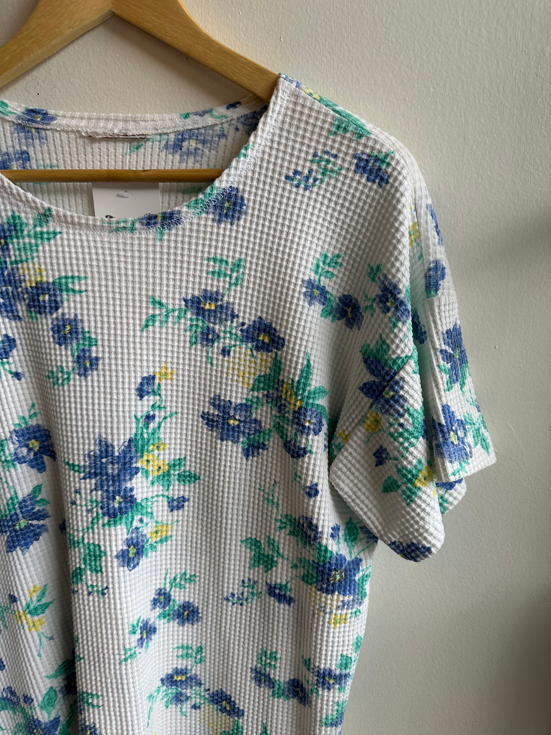 Vintage Blue + Green Waffle Knit Floral T-Shirt | Size Large