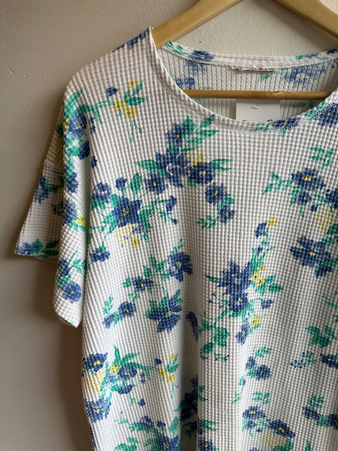 Vintage Blue + Green Waffle Knit Floral T-Shirt | Size Large