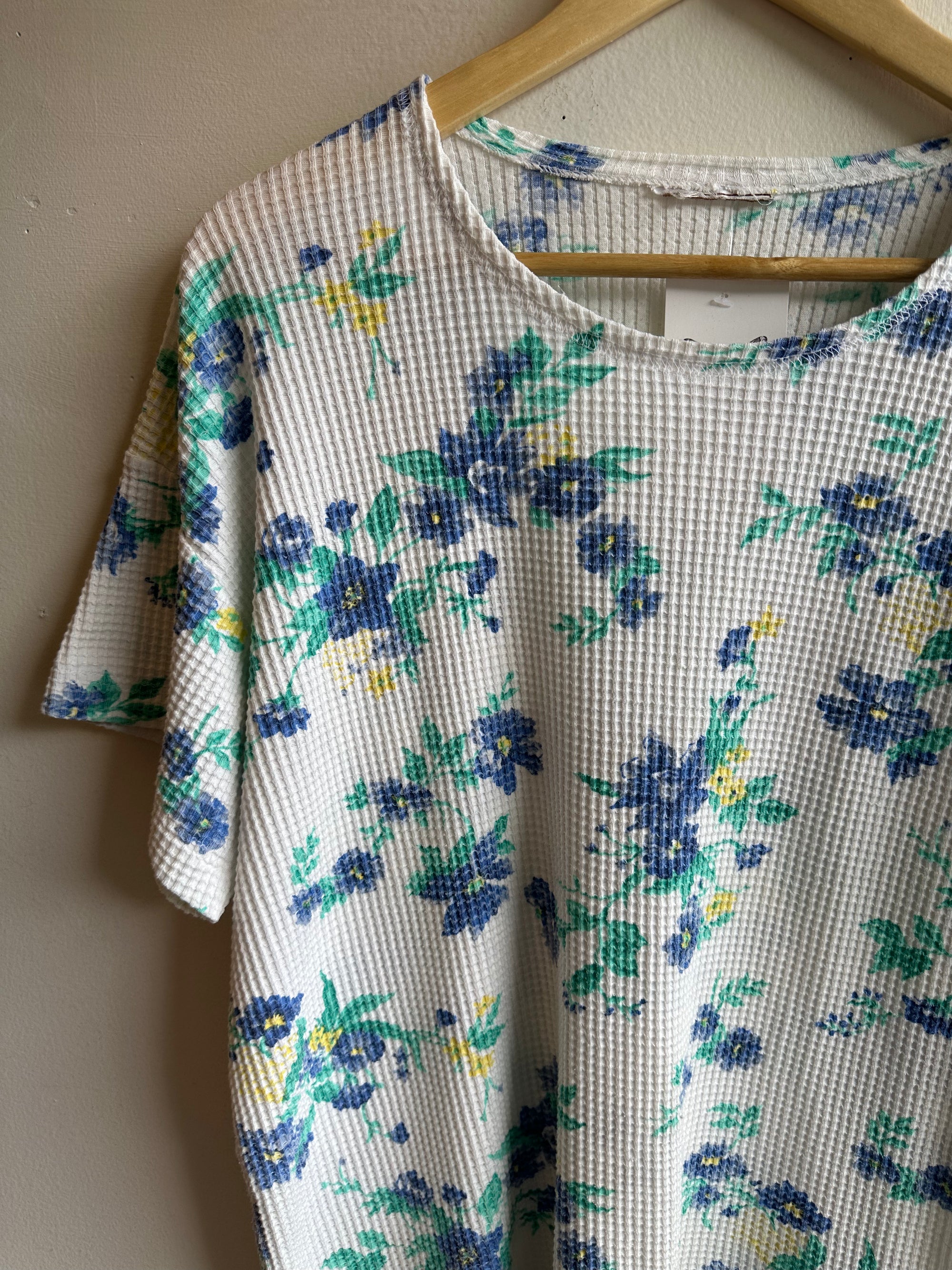 Vintage Blue + Green Waffle Knit Floral T-Shirt | Size Large