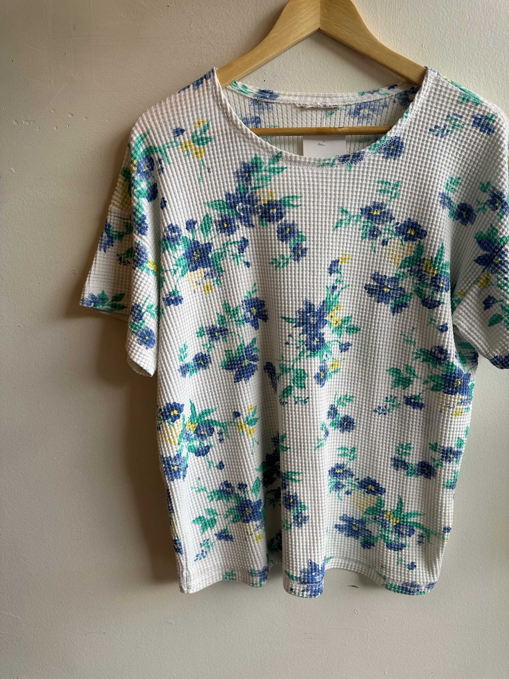 Vintage Blue + Green Waffle Knit Floral T-Shirt | Size Large