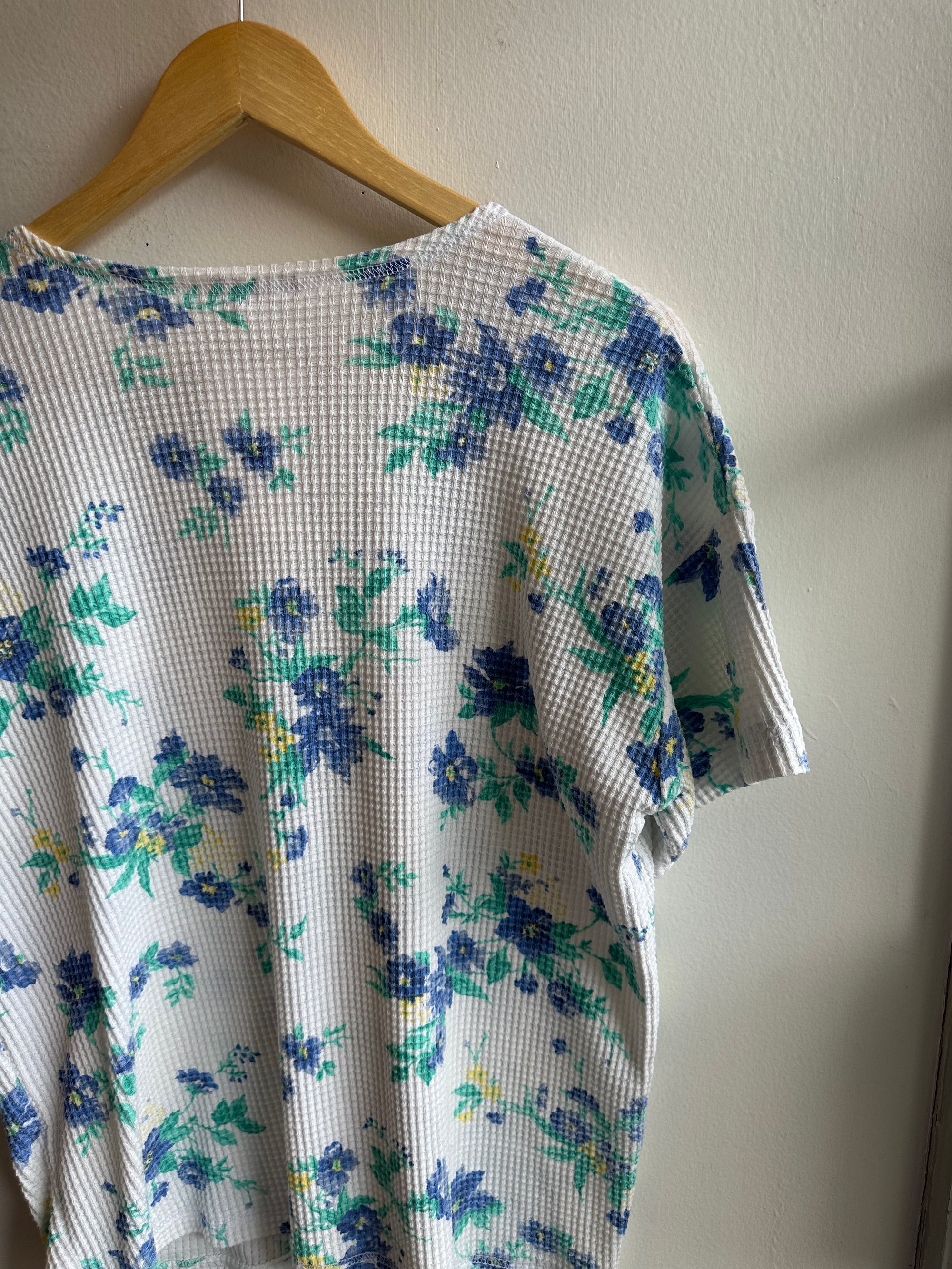 Vintage Blue + Green Waffle Knit Floral T-Shirt | Size Large