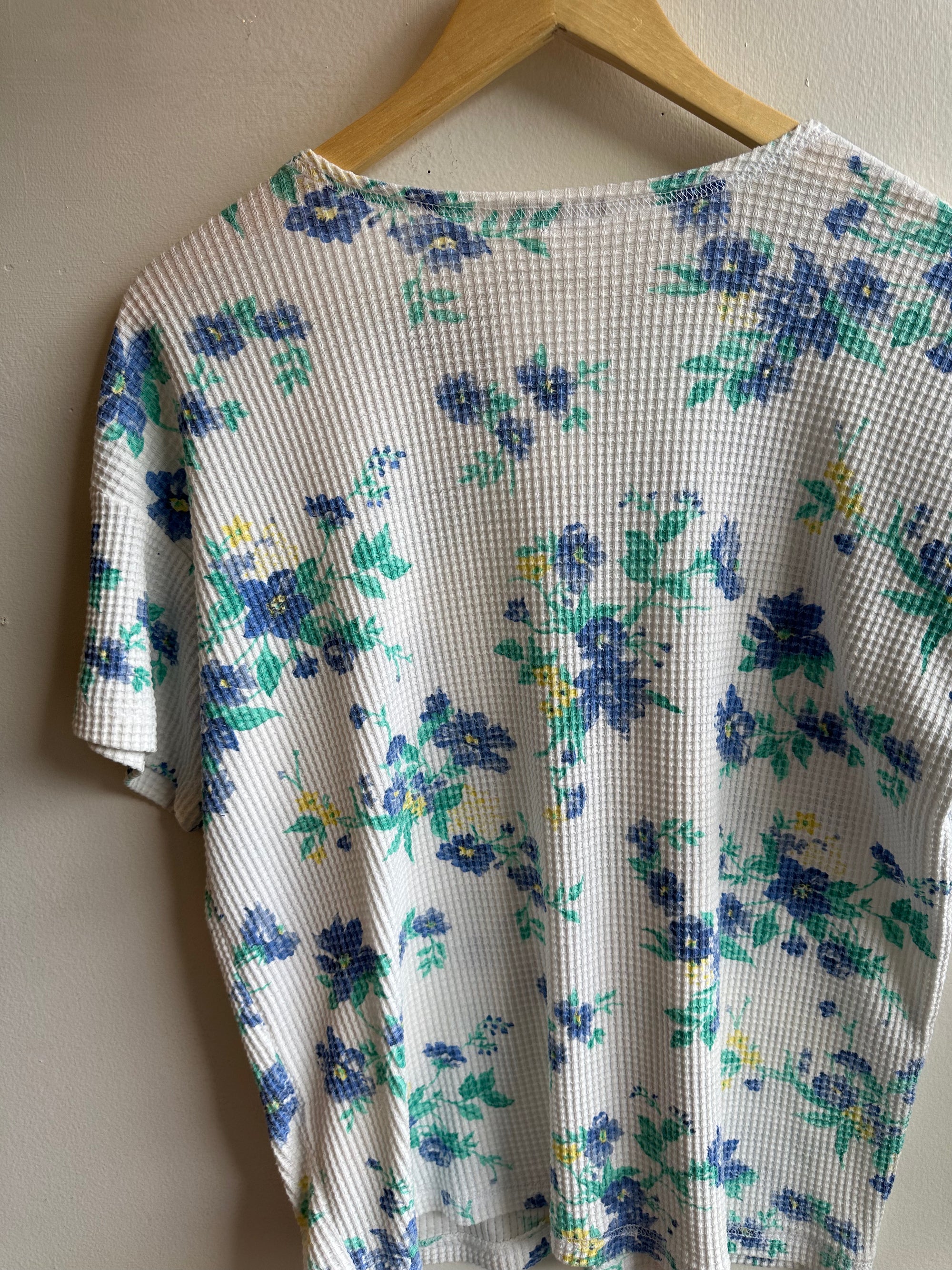 Vintage Blue + Green Waffle Knit Floral T-Shirt | Size Large