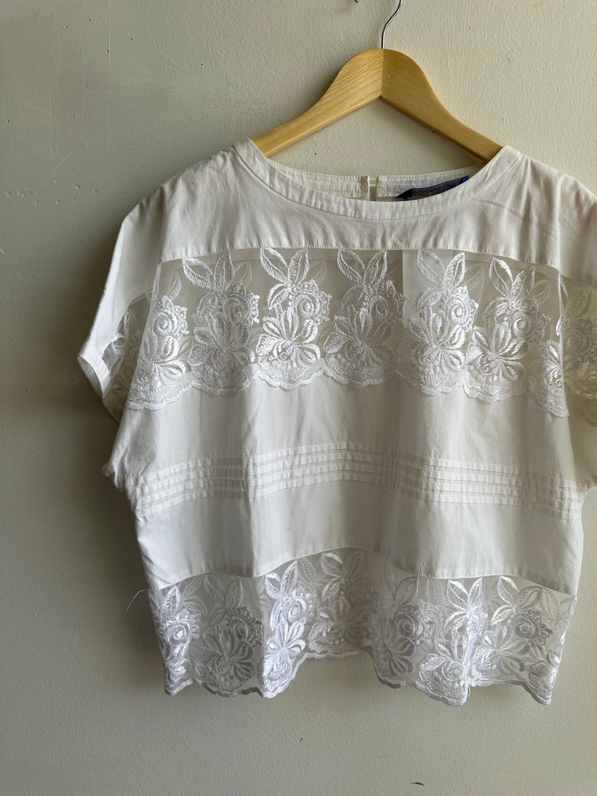 Vintage Jackie K White Lace + Cotton T-Shirt | Size Medium | Made in Canada