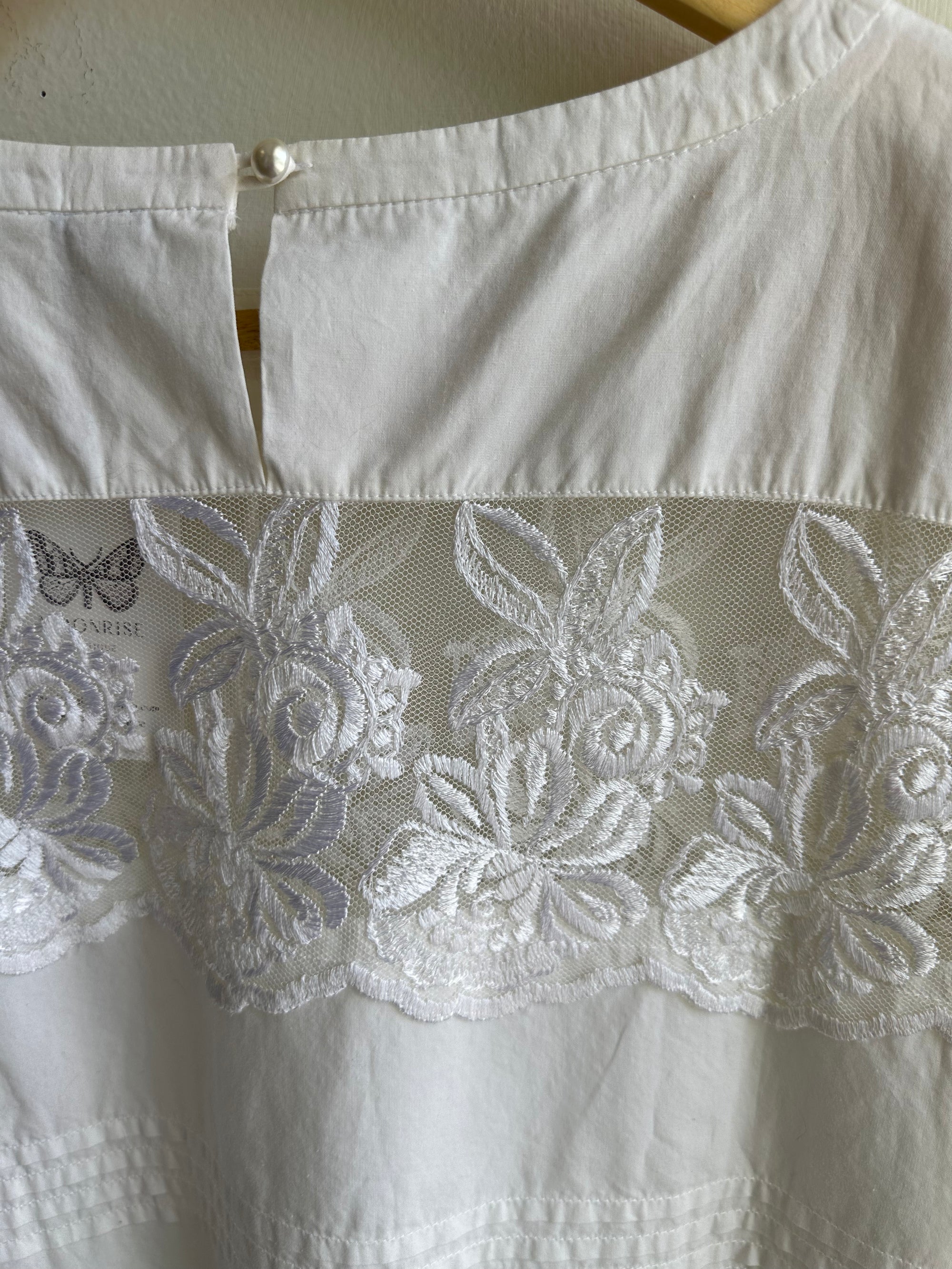 Vintage Jackie K White Lace + Cotton T-Shirt | Size Medium | Made in Canada