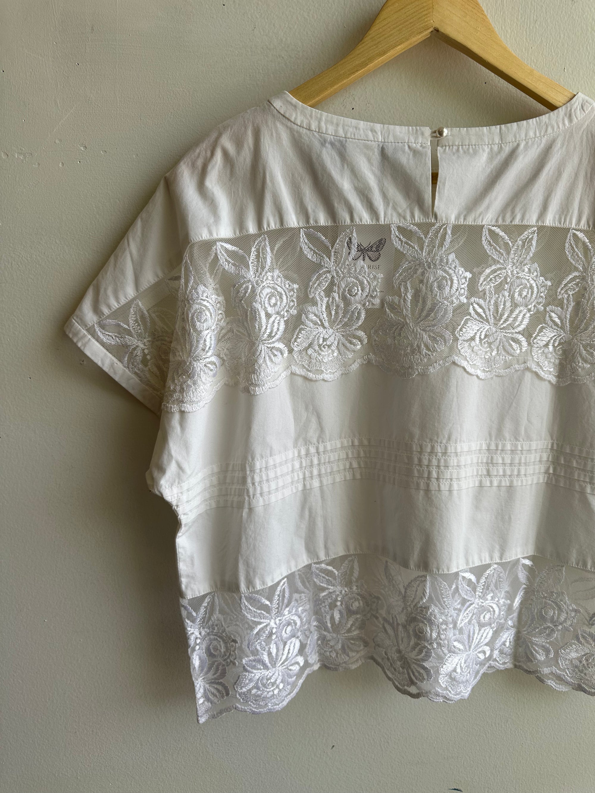 Vintage Jackie K White Lace + Cotton T-Shirt | Size Medium | Made in Canada