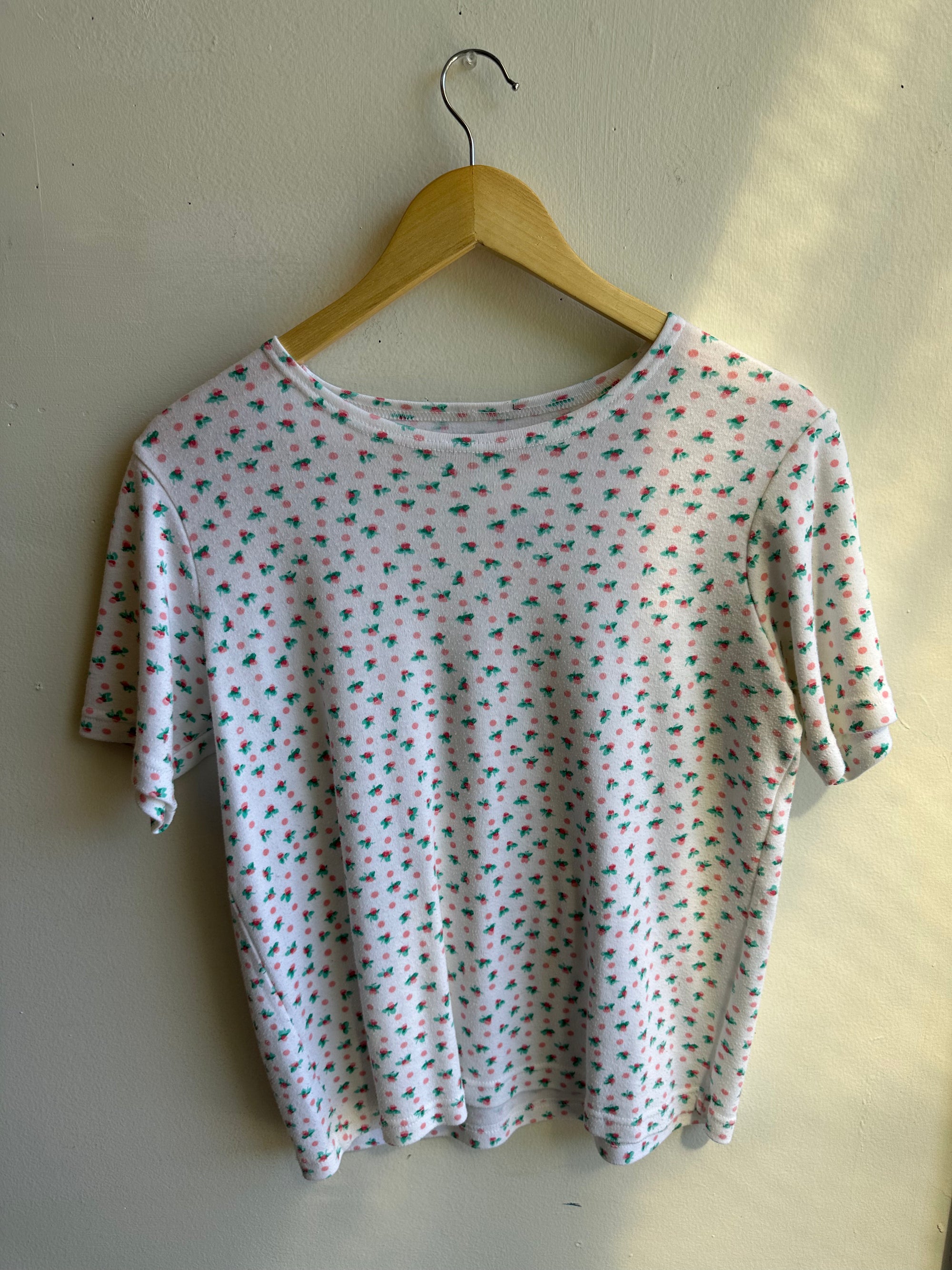 Vintage 80s Delicate Roses Print T-Shirt | Size Medium