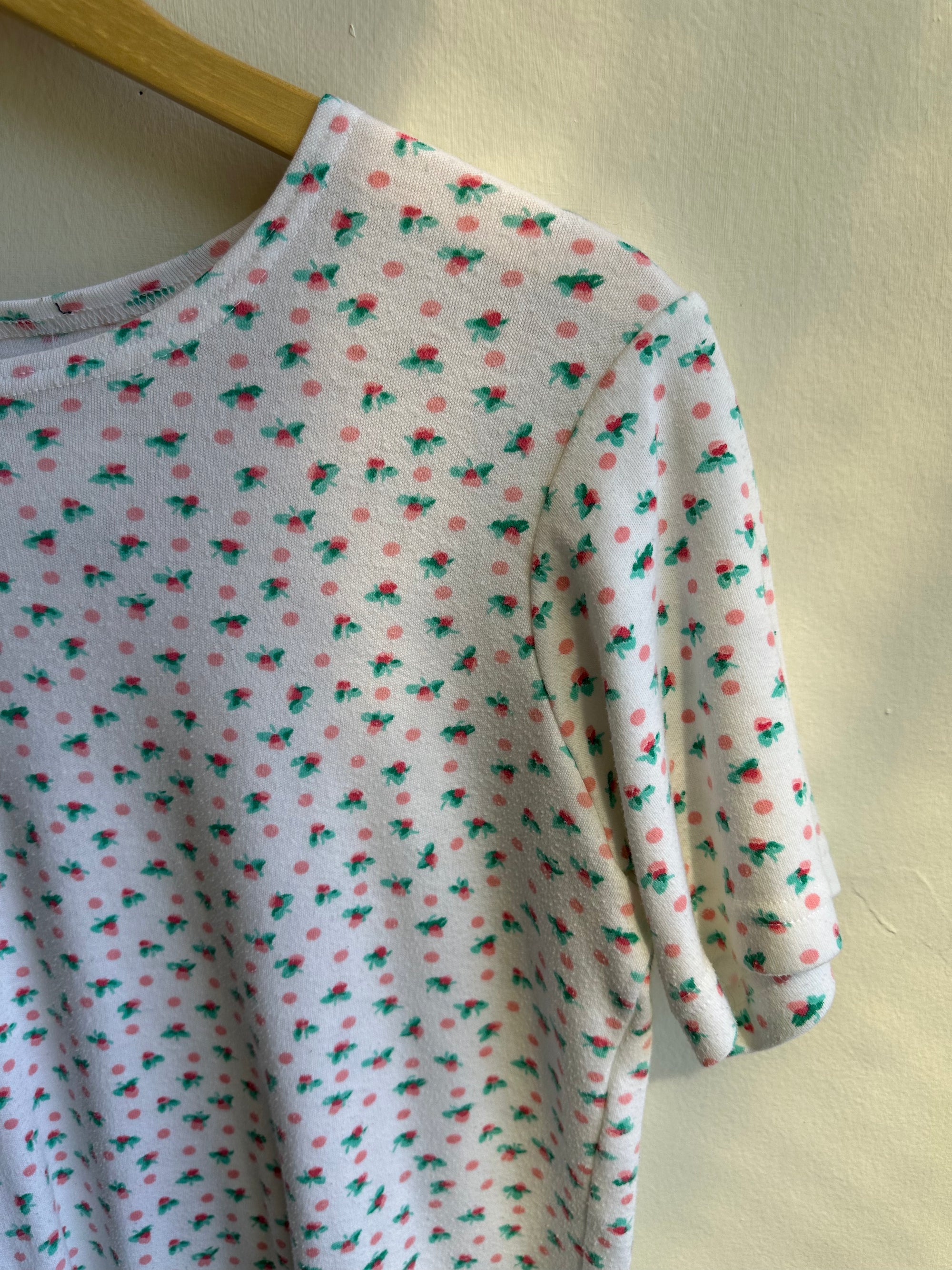 Vintage 80s Delicate Roses Print T-Shirt | Size Medium