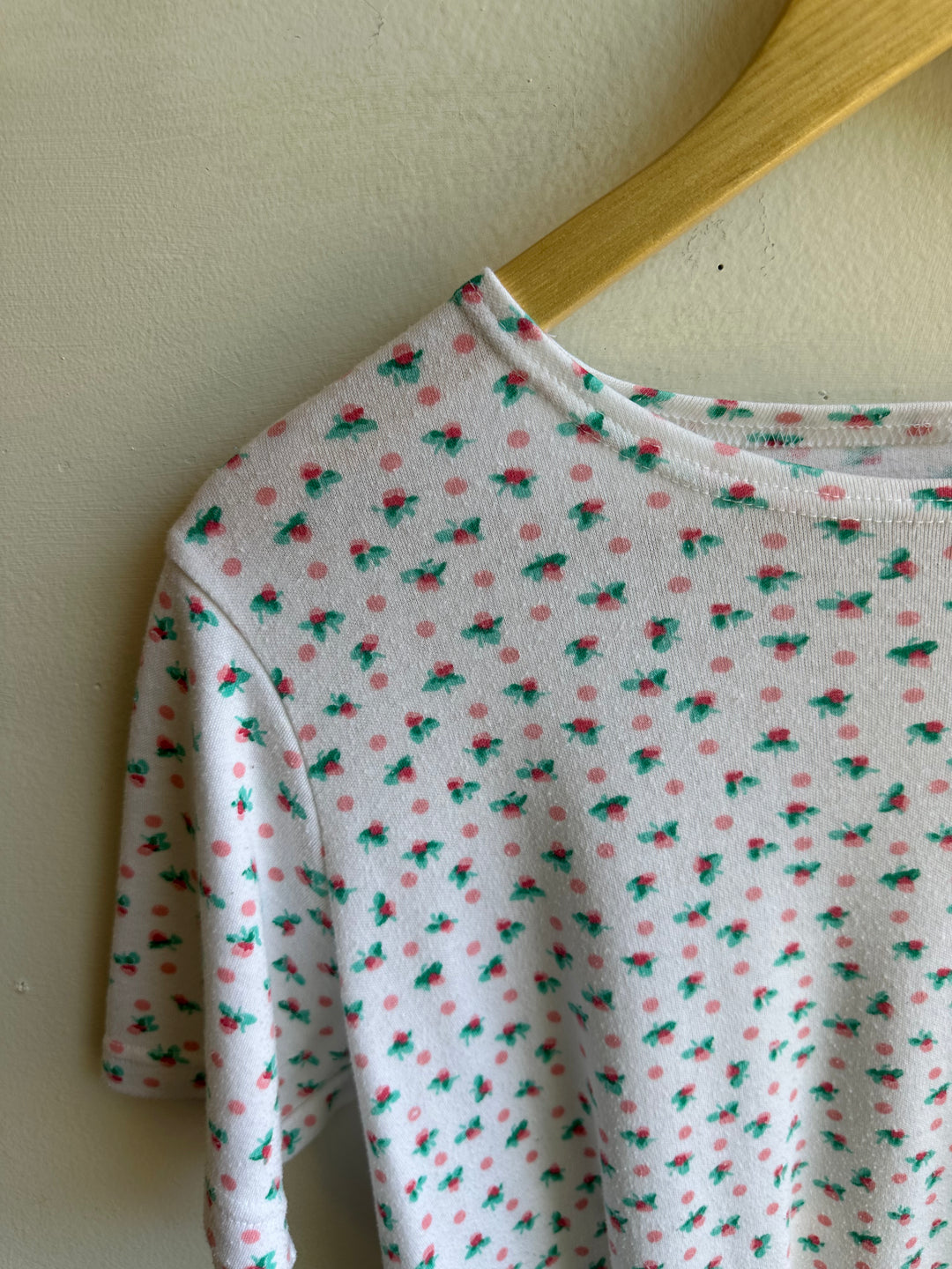 Vintage 80s Delicate Roses Print T-Shirt | Size Medium