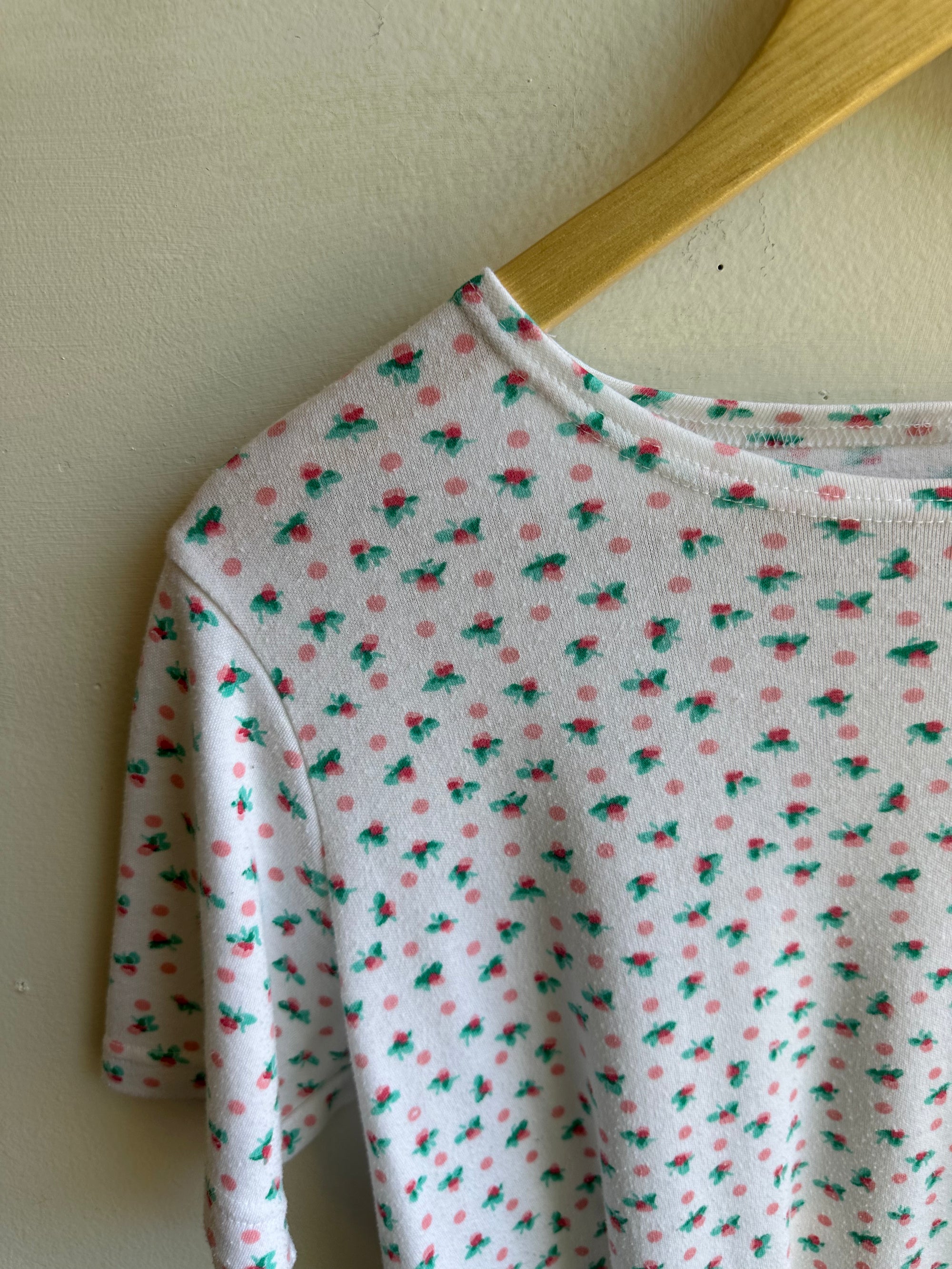 Vintage 80s Delicate Roses Print T-Shirt | Size Medium