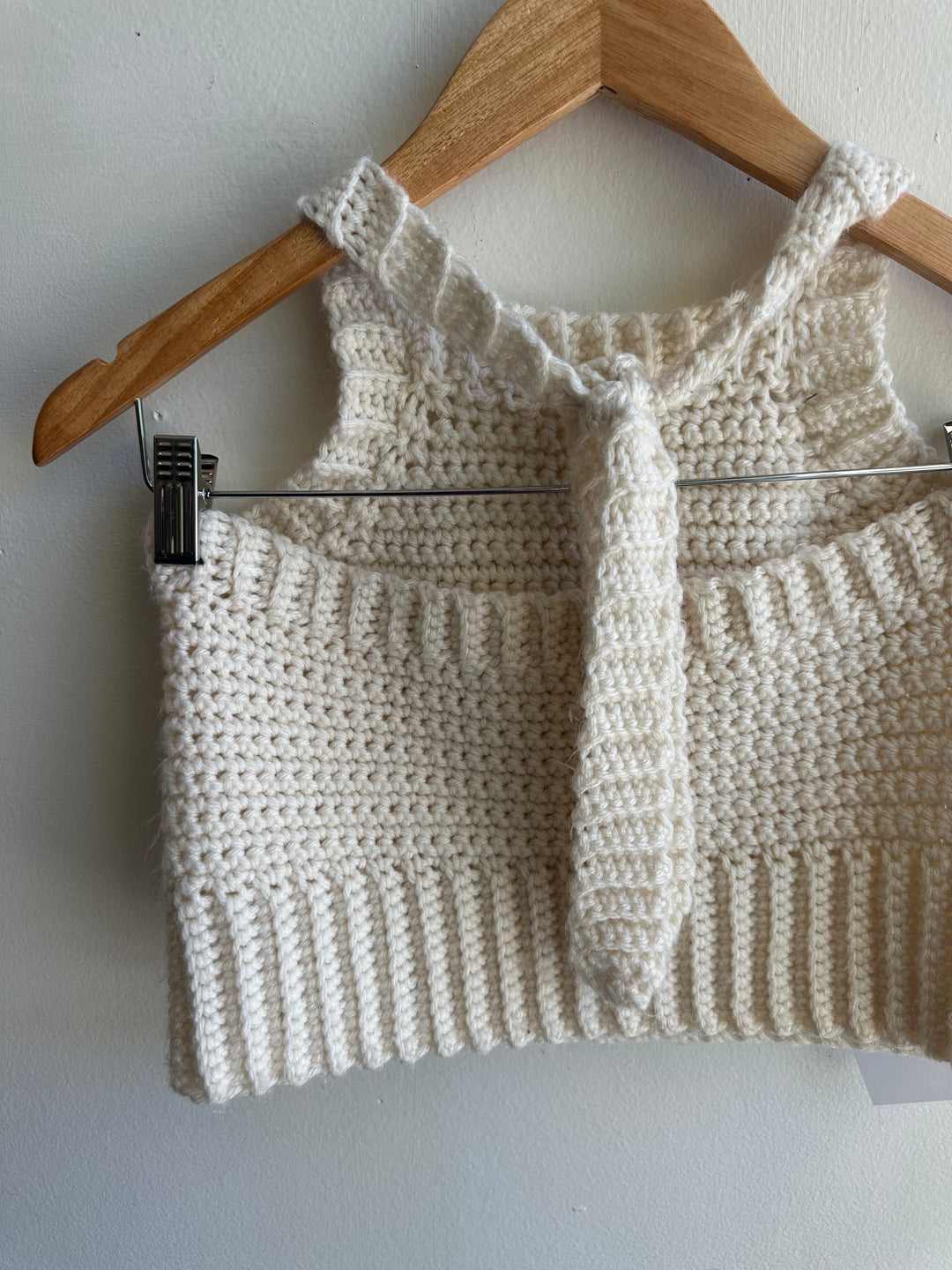 Jenny Bee Handmade Cropped Knit Halter Top | Cream | Size Medium