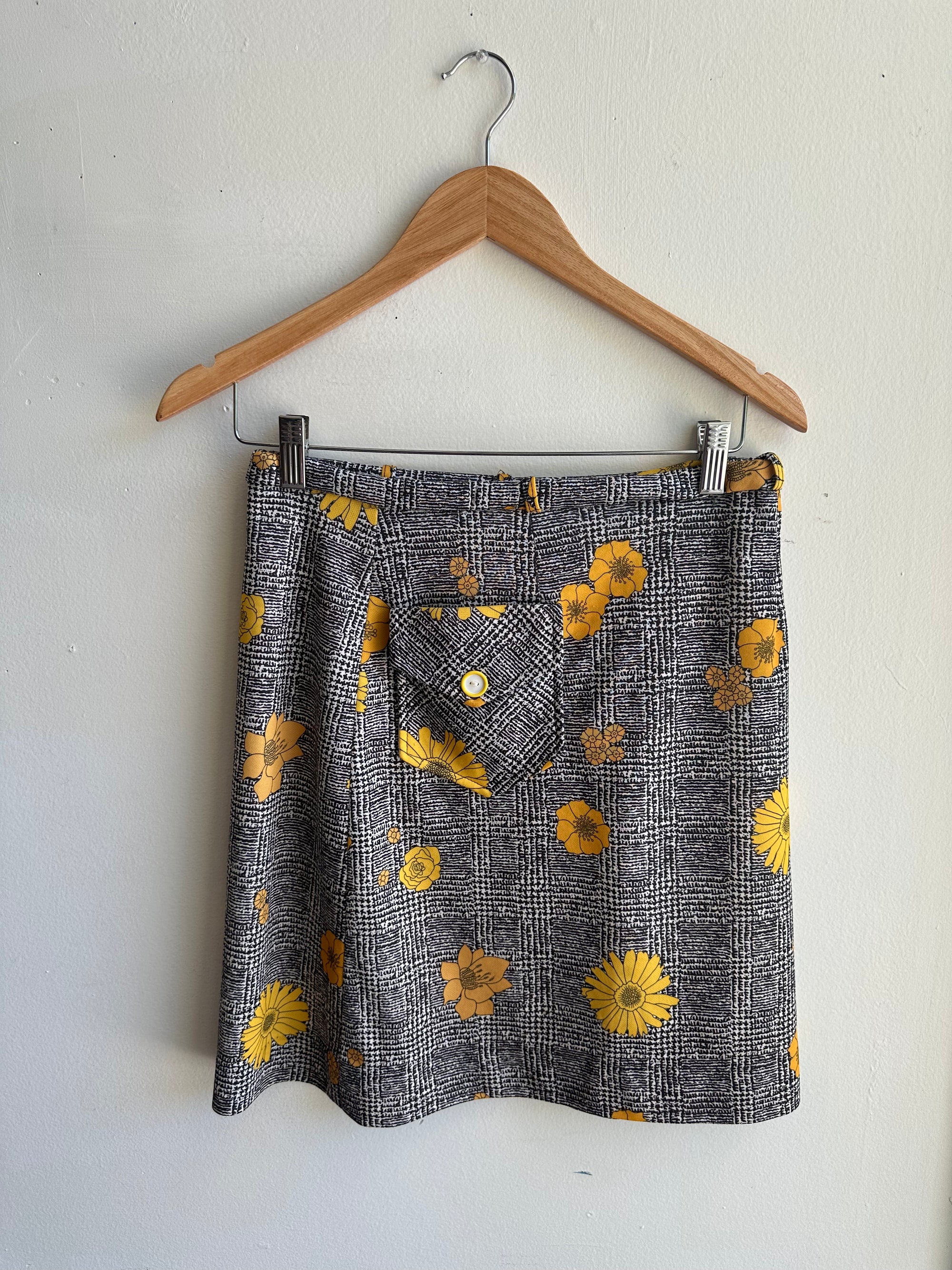 Vintage 1960s Daisy + Plaid Skirt Set | Size 8