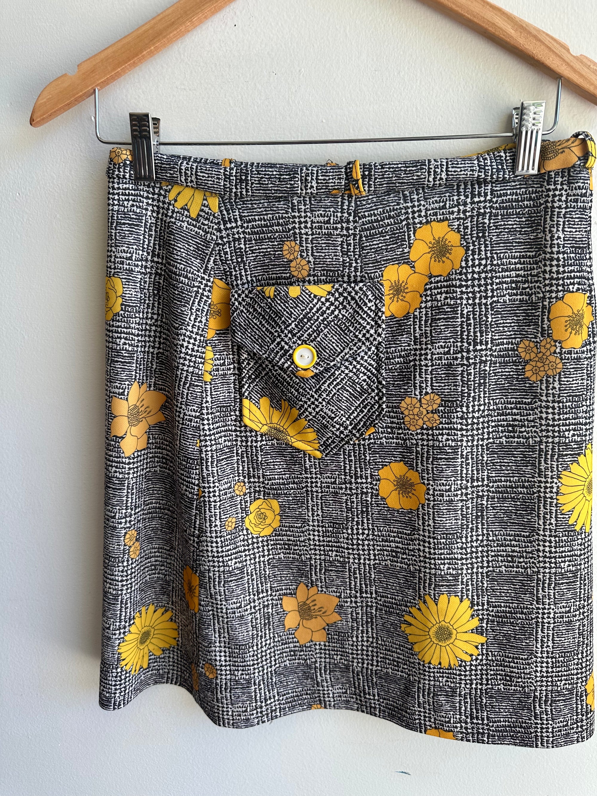 Vintage 1960s Daisy + Plaid Skirt Set | Size 8
