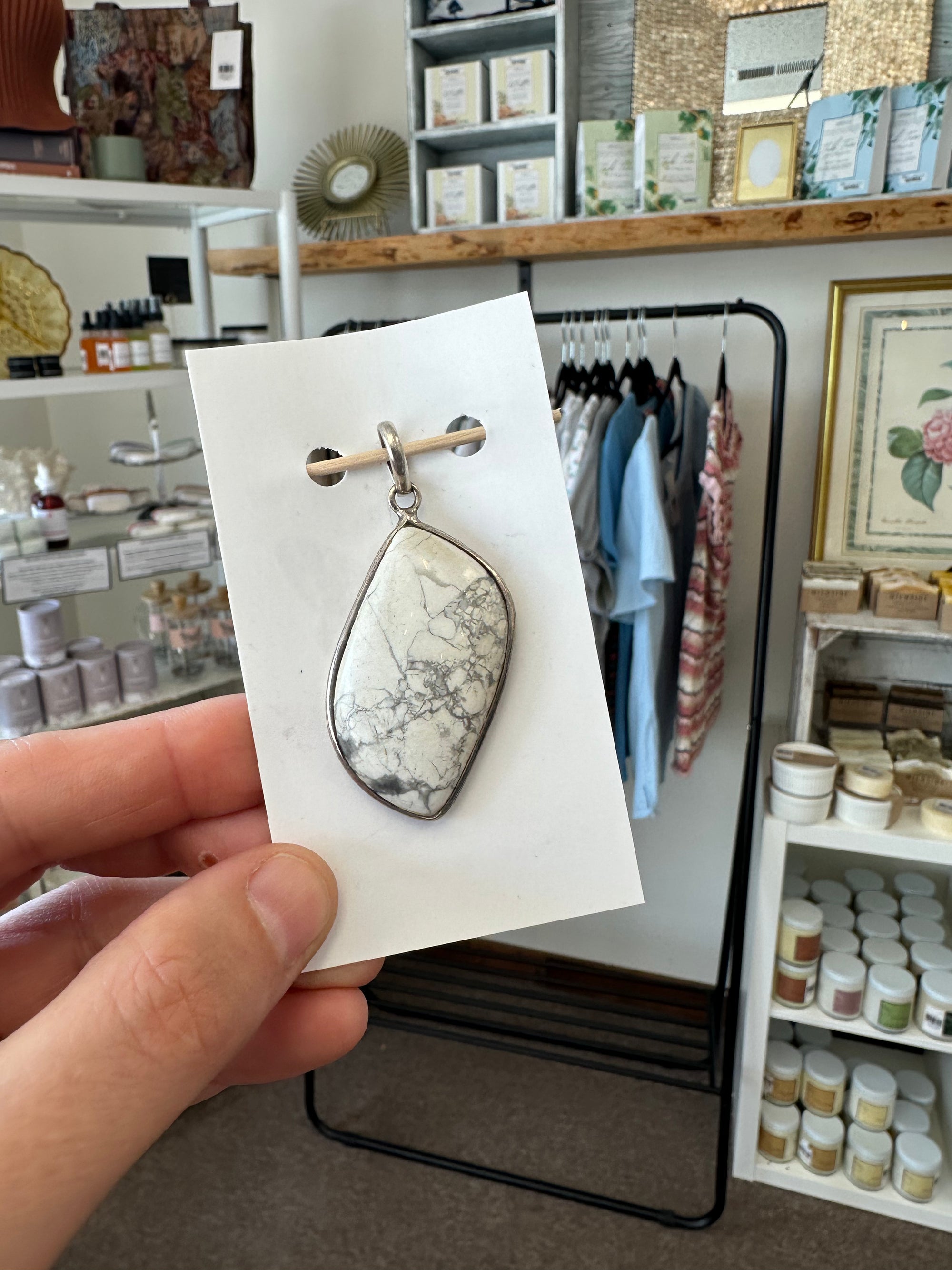 Vintage Howlite Leaf Shaped Silver Hand Crafted Pendant