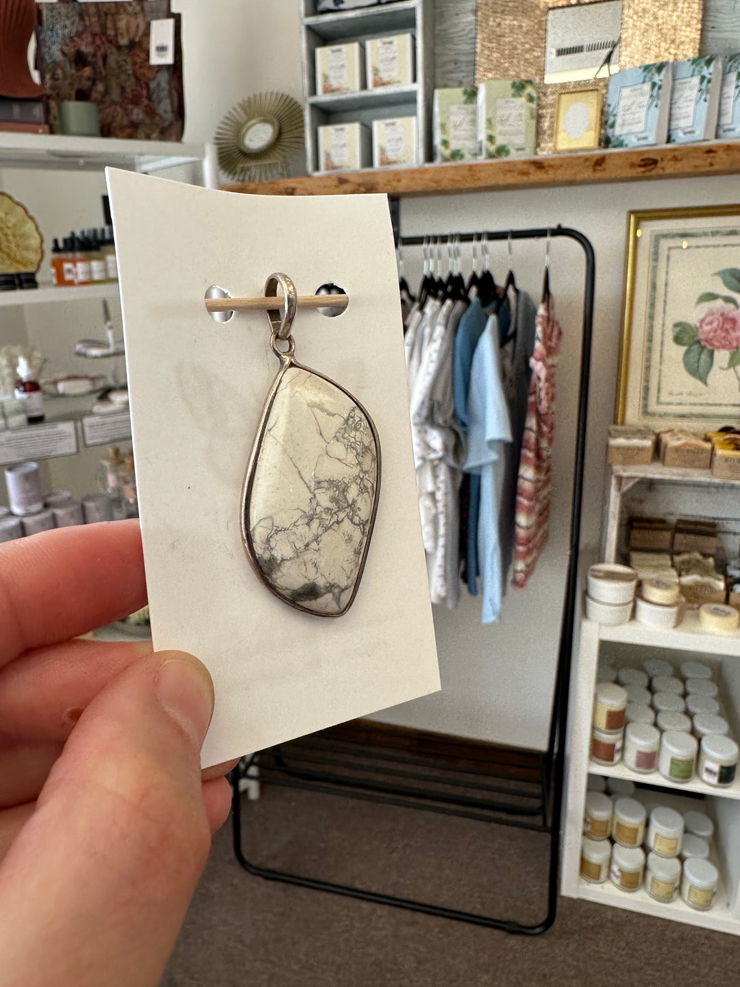 Vintage Howlite Leaf Shaped Silver Hand Crafted Pendant
