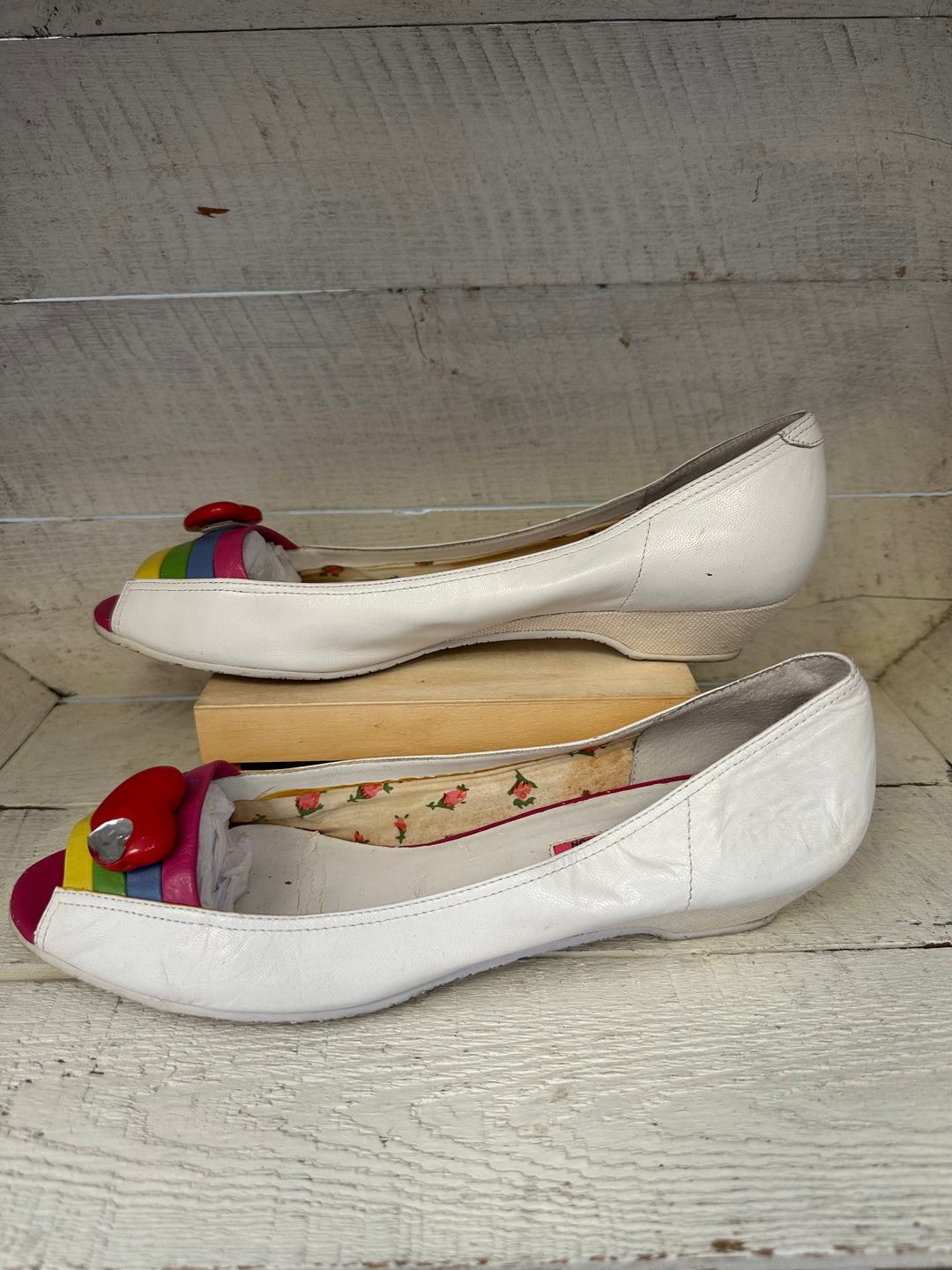 Vintage Betsyville Betsy Johnson Rainbow Kitten Heel Flats | Size Women’s 8