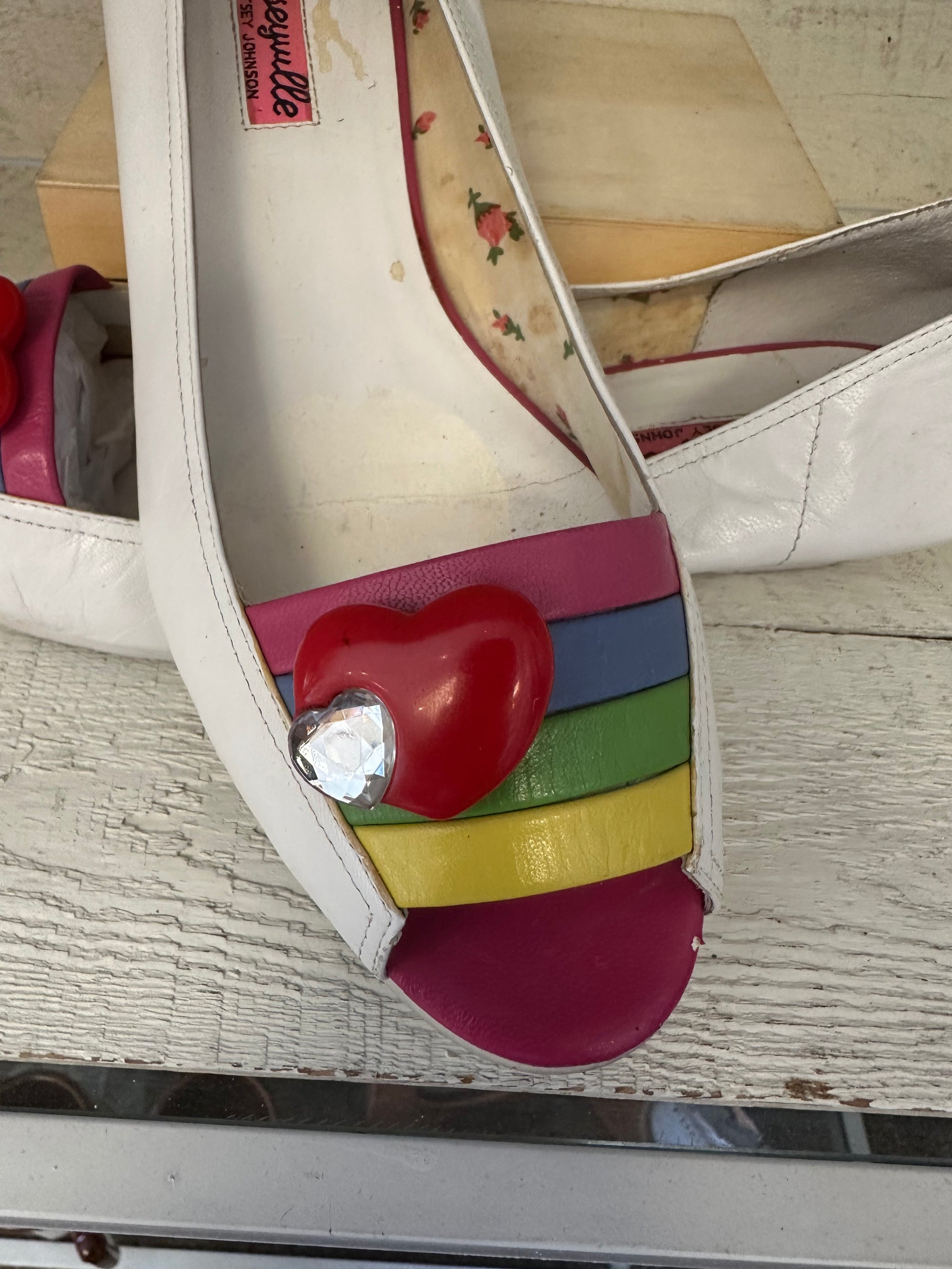 Vintage Betsyville Betsy Johnson Rainbow Kitten Heel Flats | Size Women’s 8