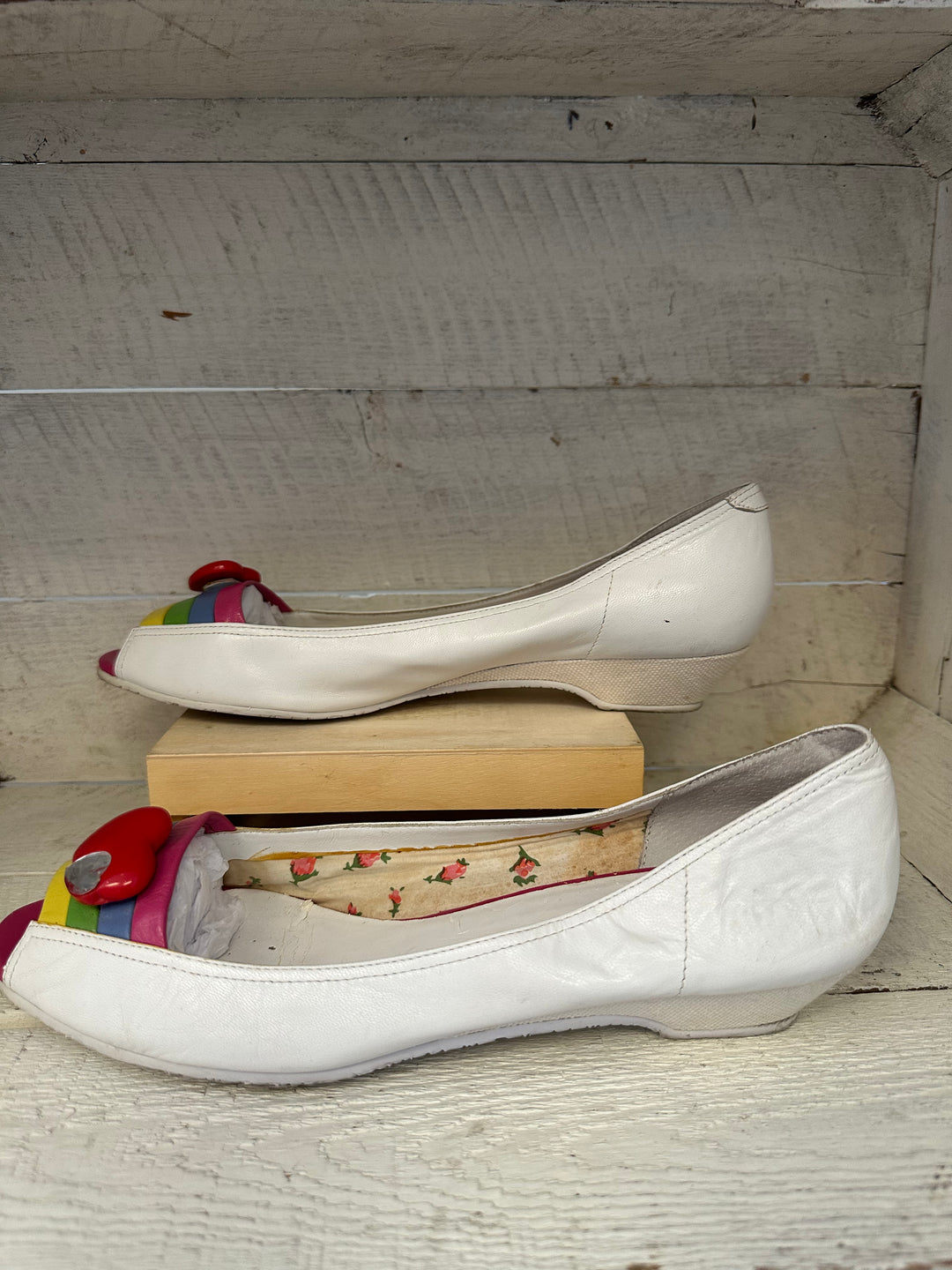Vintage Betsyville Betsy Johnson Rainbow Kitten Heel Flats | Size Women’s 8
