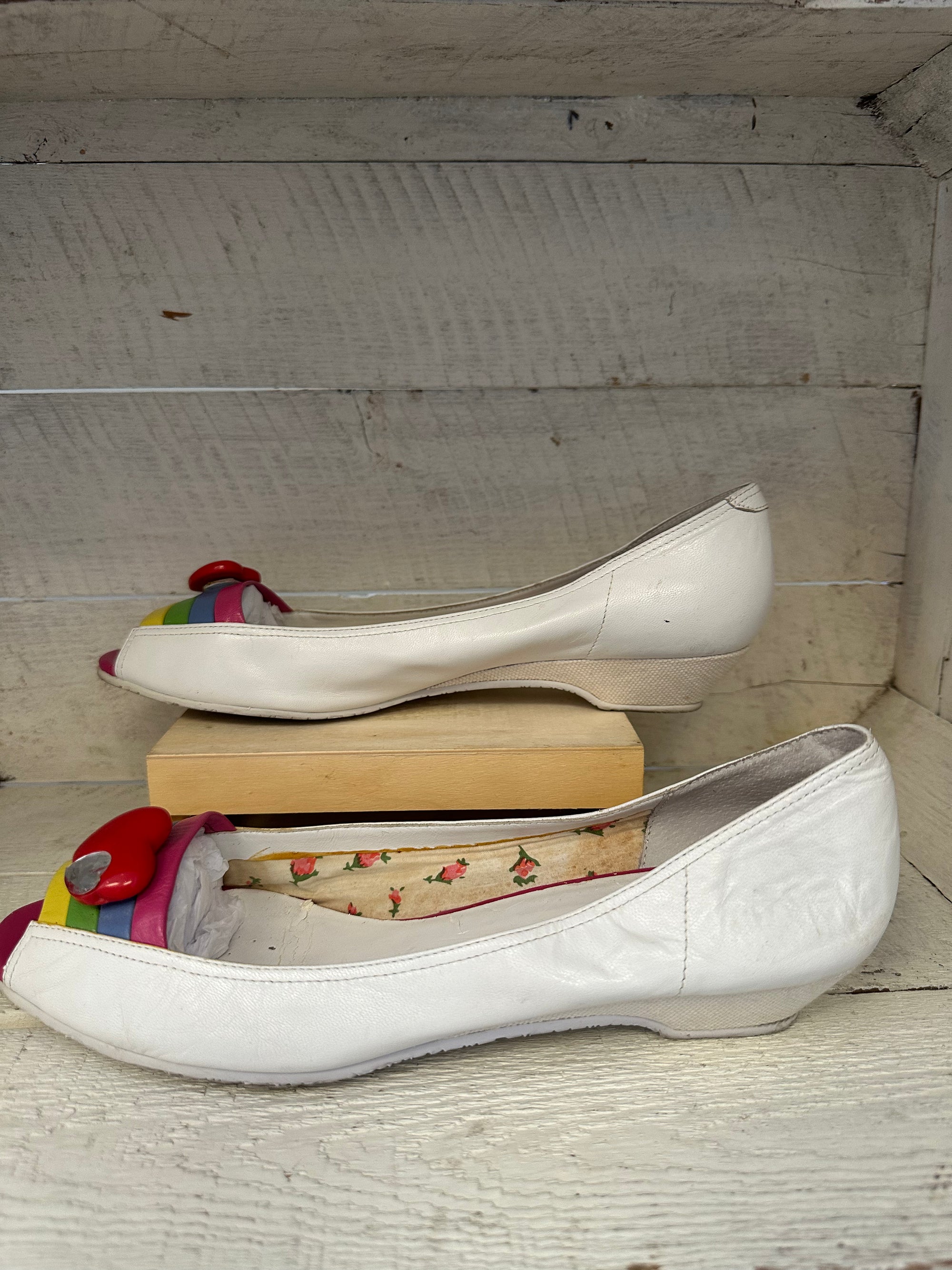 Vintage Betsyville Betsy Johnson Rainbow Kitten Heel Flats | Size Women’s 8