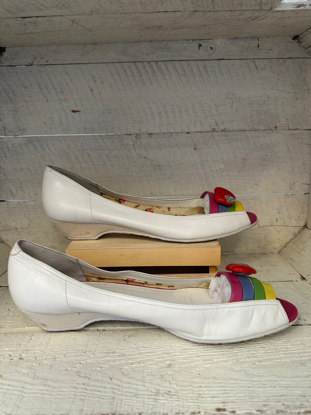 Vintage Betsyville Betsy Johnson Rainbow Kitten Heel Flats | Size Women’s 8