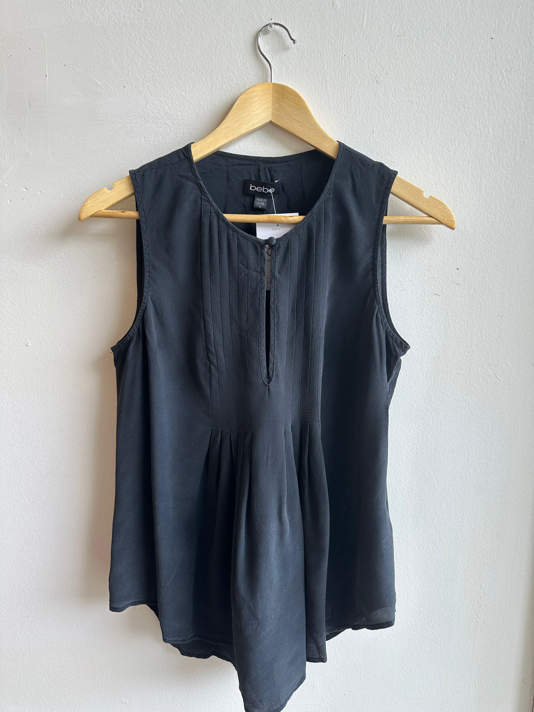Vintage Mulberry Silk Pleated Sleeveless Blouse | Classic Black | Size Small