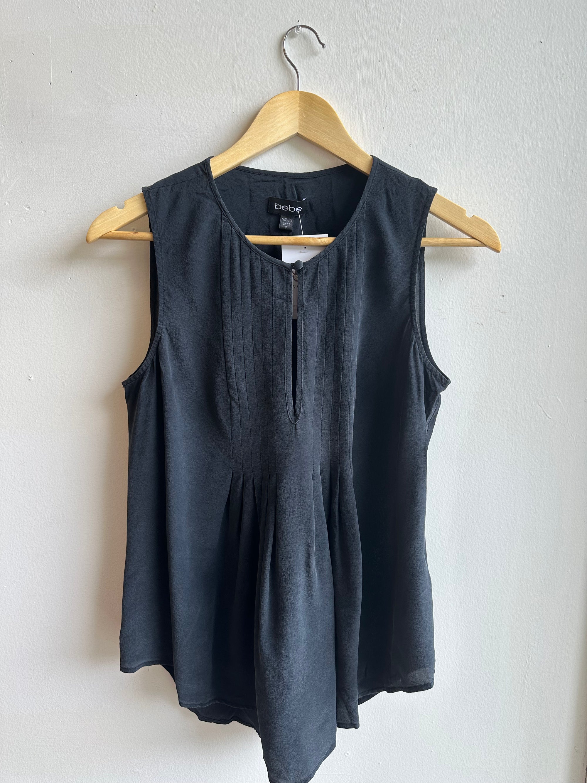 Vintage Mulberry Silk Pleated Sleeveless Blouse | Classic Black | Size Small