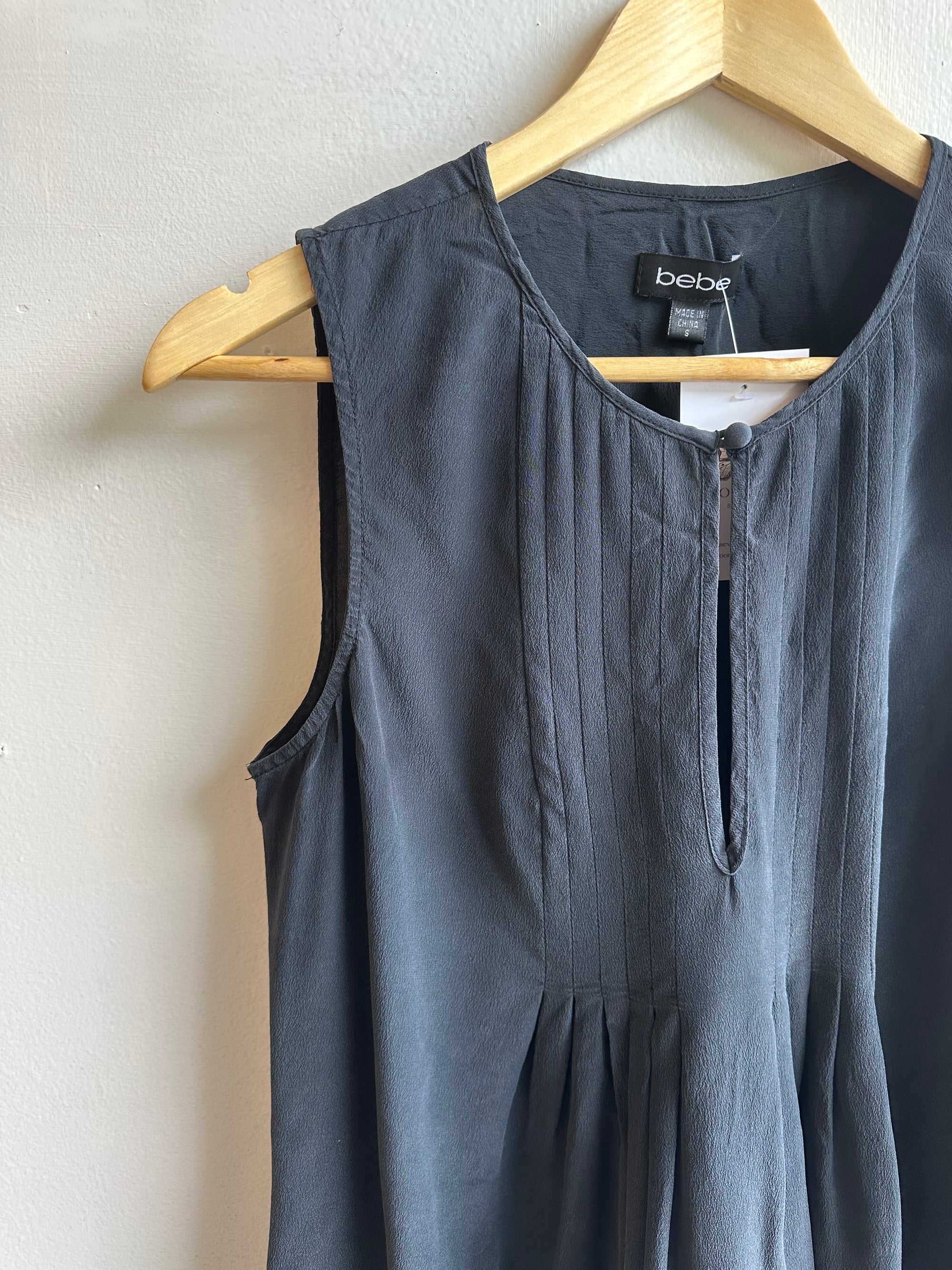 Vintage Mulberry Silk Pleated Sleeveless Blouse | Classic Black | Size Small