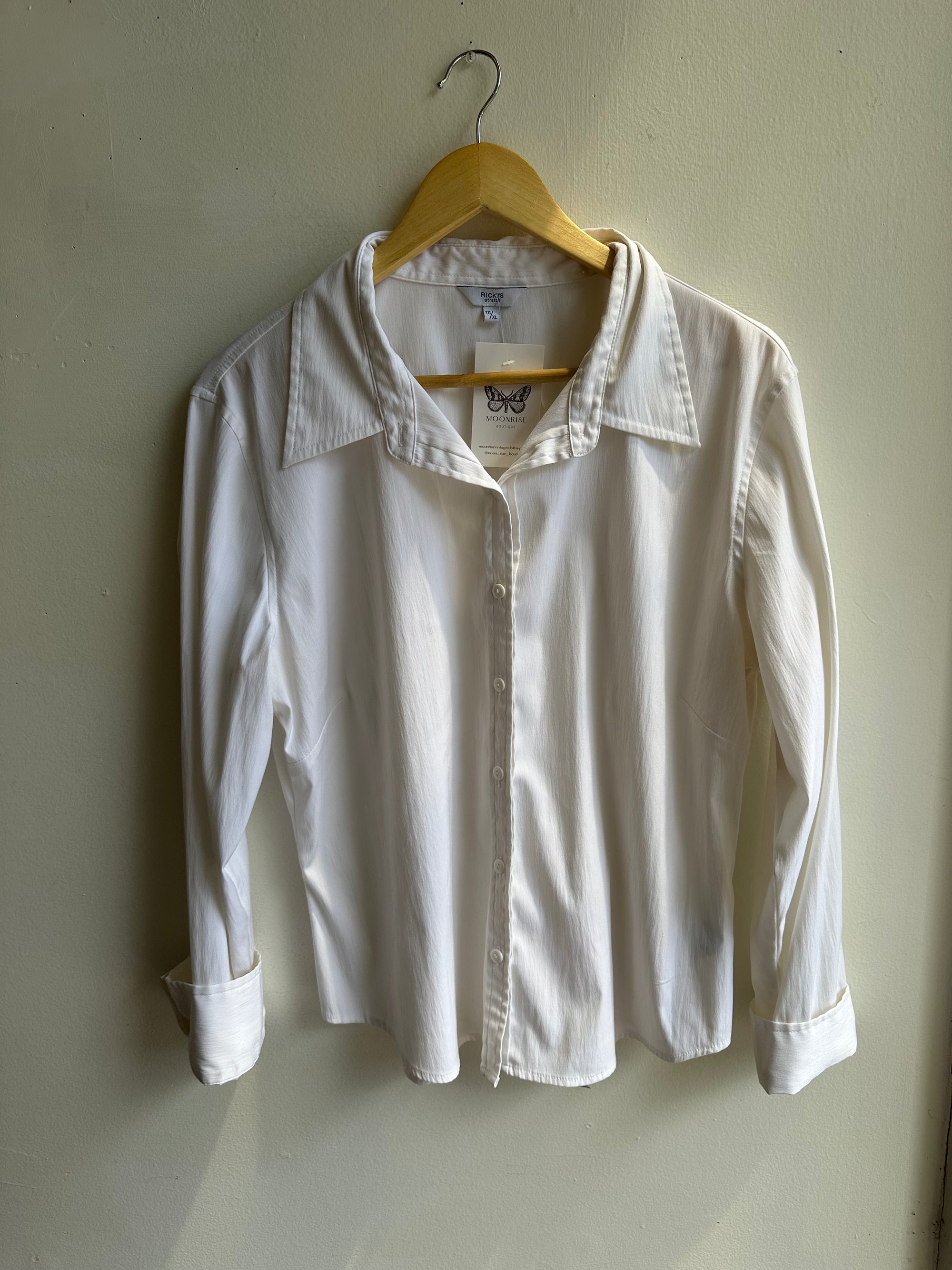 Vintage Dream Blouse – Soft Textured White Button-Up | Size Extra Large