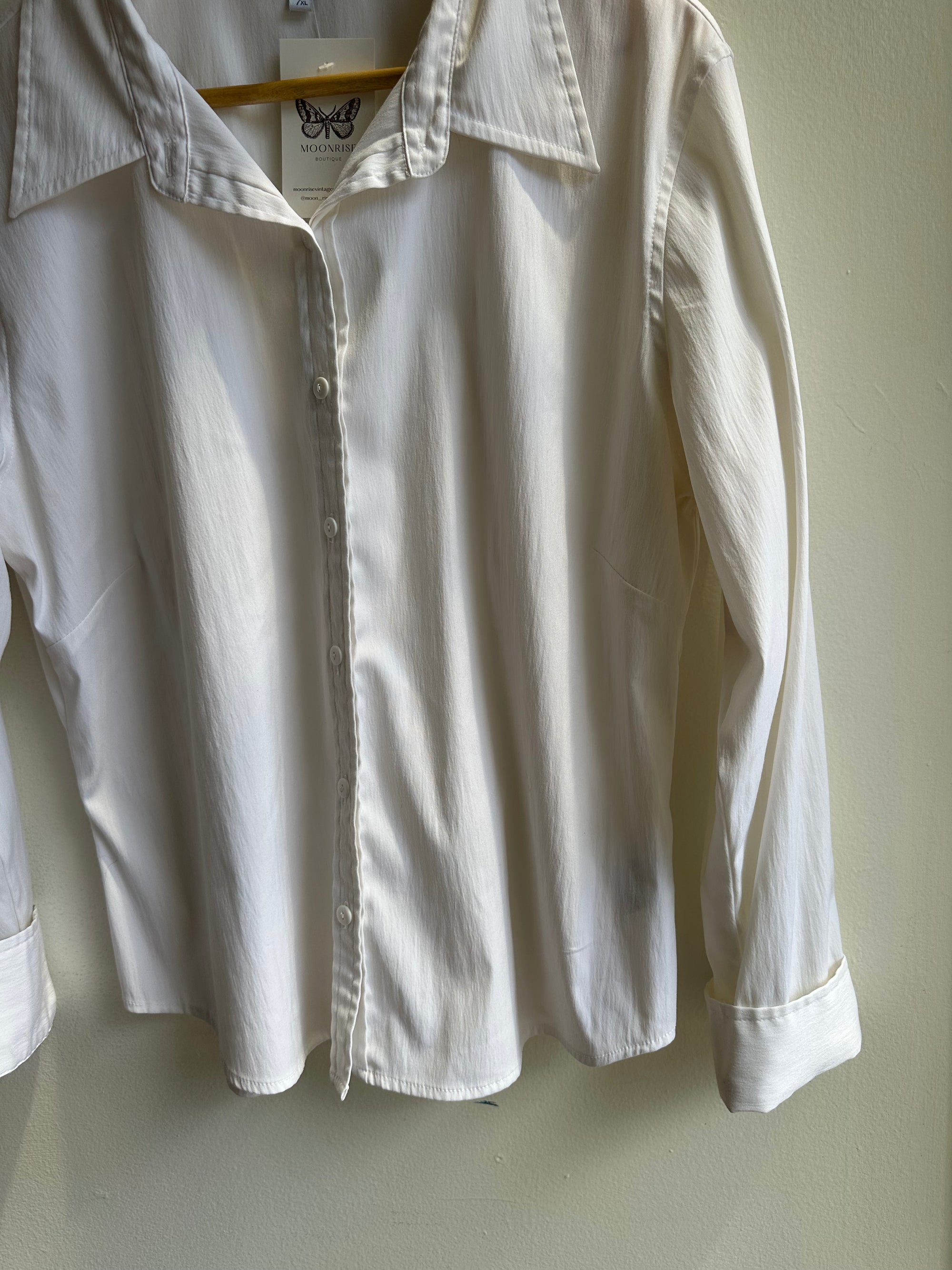 Vintage Dream Blouse – Soft Textured White Button-Up | Size Extra Large