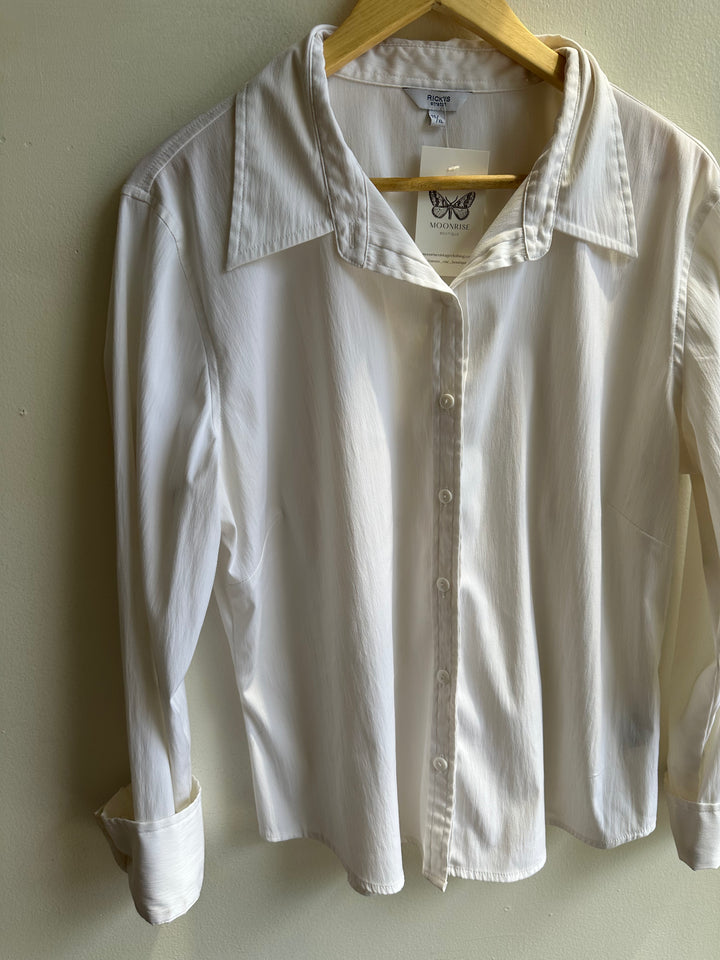 Vintage Dream Blouse – Soft Textured White Button-Up | Size Extra Large
