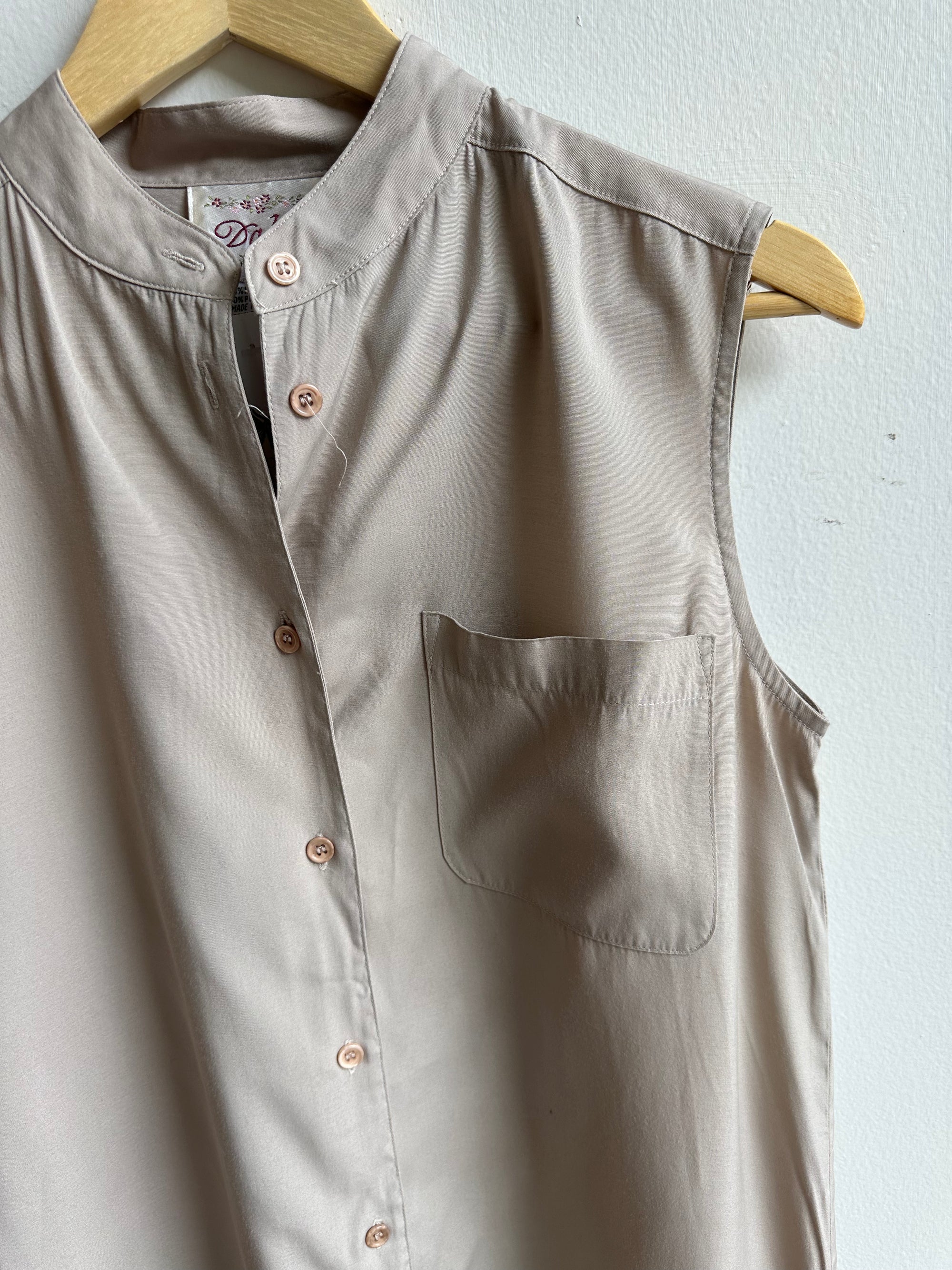 Vintage Desert Dusk Sleeveless Blouse | Sandstone | Size Medium