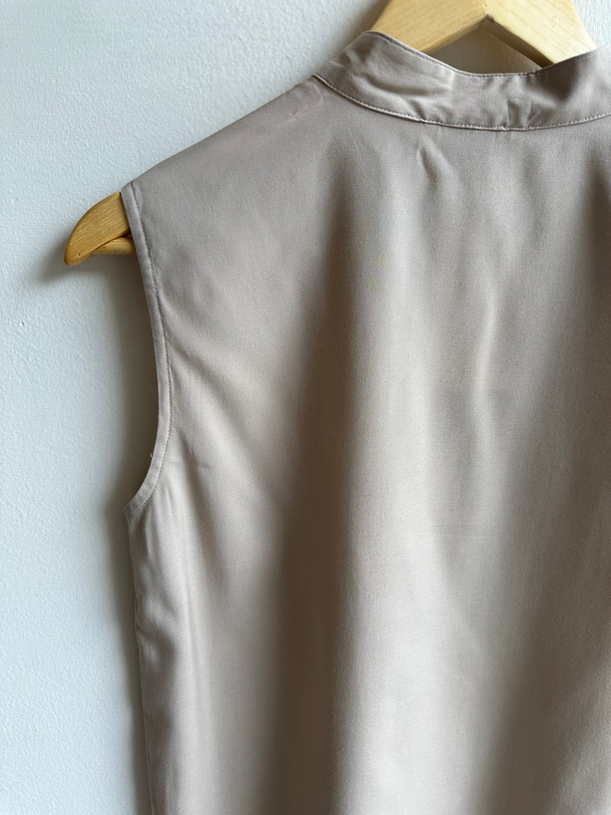Vintage Desert Dusk Sleeveless Blouse | Sandstone | Size Medium