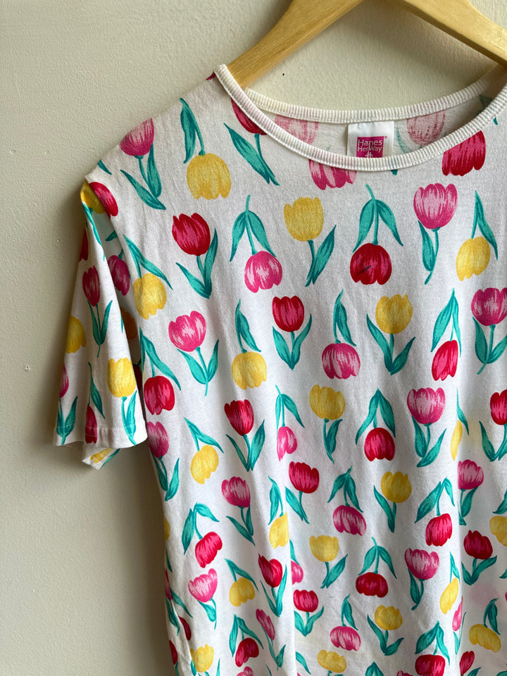 Vintage Tulip Time Tee – Retro Floral Delight | Size Medium