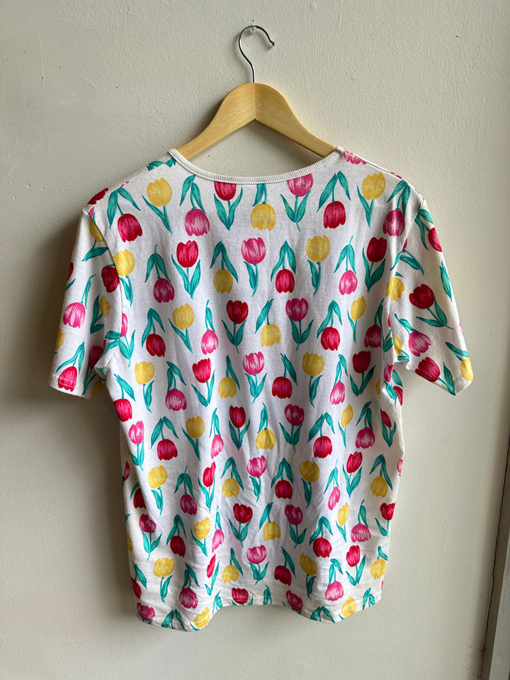 Vintage Tulip Time Tee – Retro Floral Delight | Size Medium