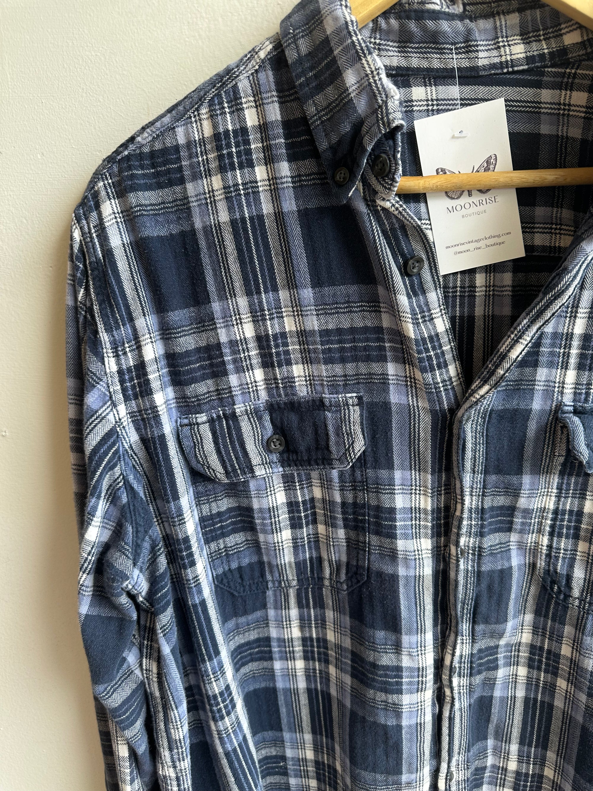 Vintage Classic Navy Plaid Flannel – Soft & Worn-In | Size Large
