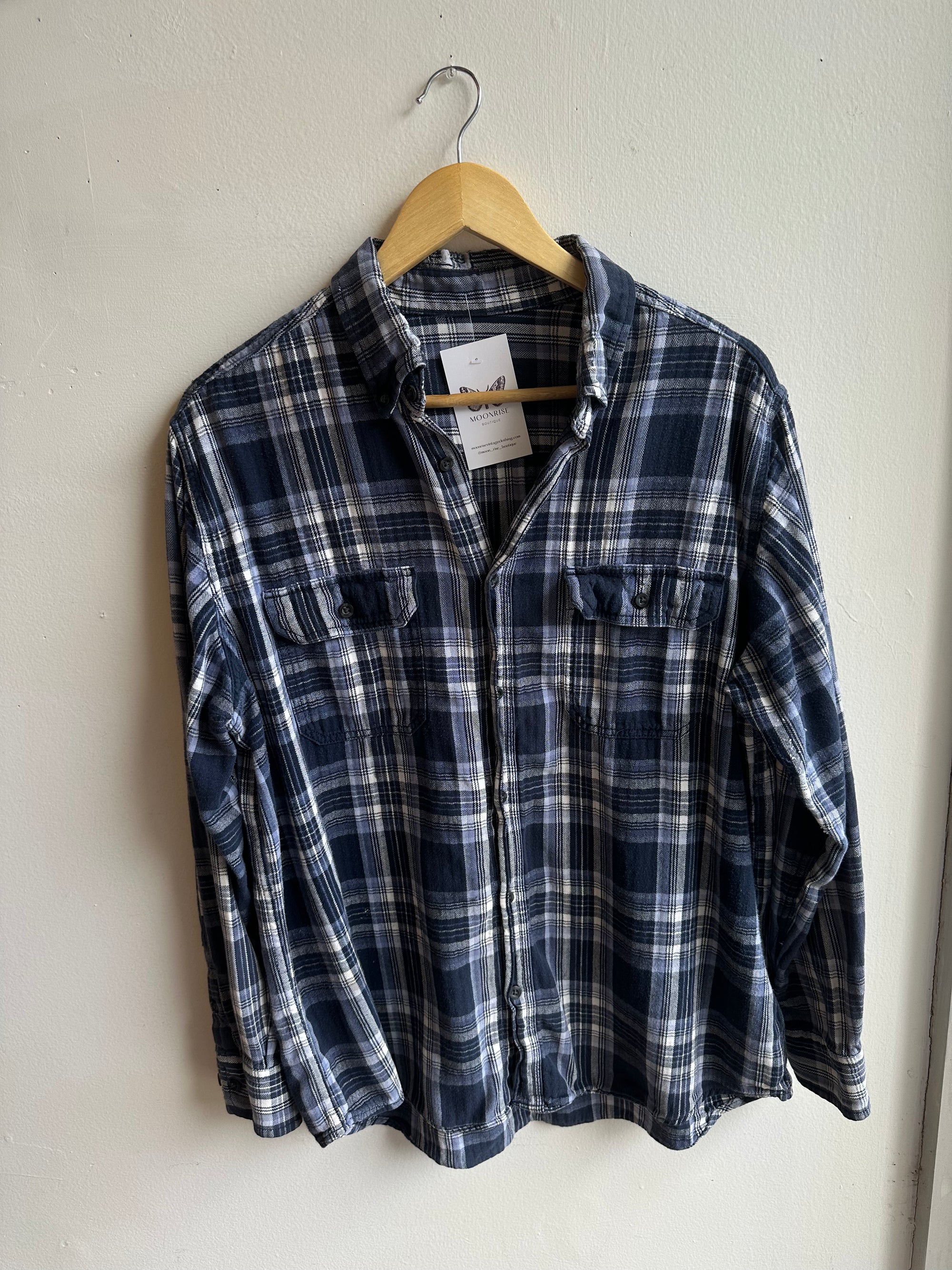 Vintage Classic Navy Plaid Flannel – Soft & Worn-In | Size Large
