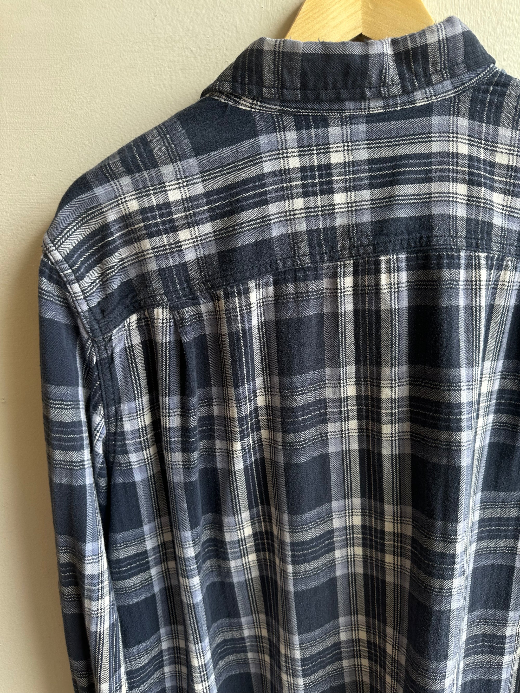 Vintage Classic Navy Plaid Flannel – Soft & Worn-In | Size Large