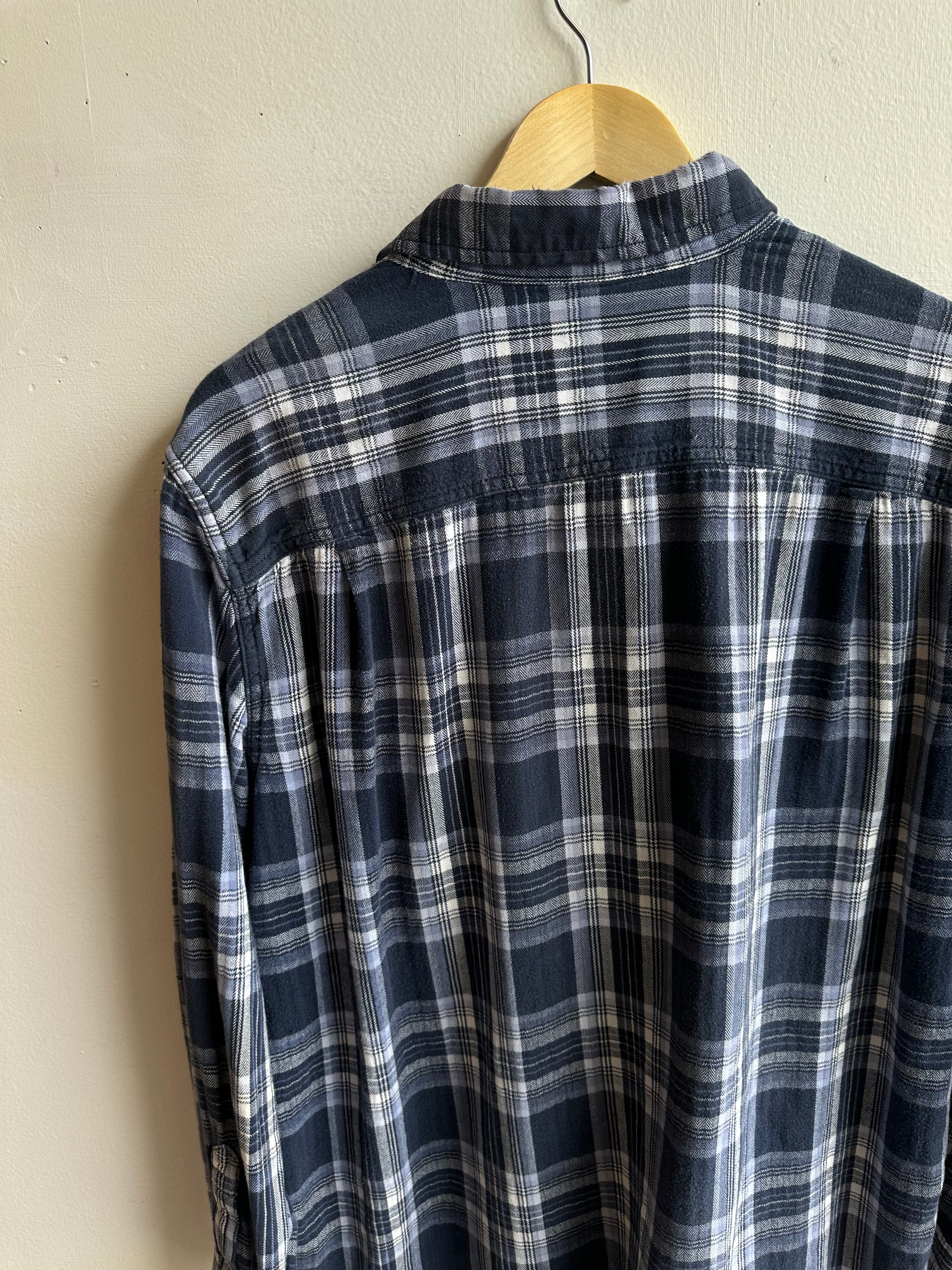 Vintage Classic Navy Plaid Flannel – Soft & Worn-In | Size Large