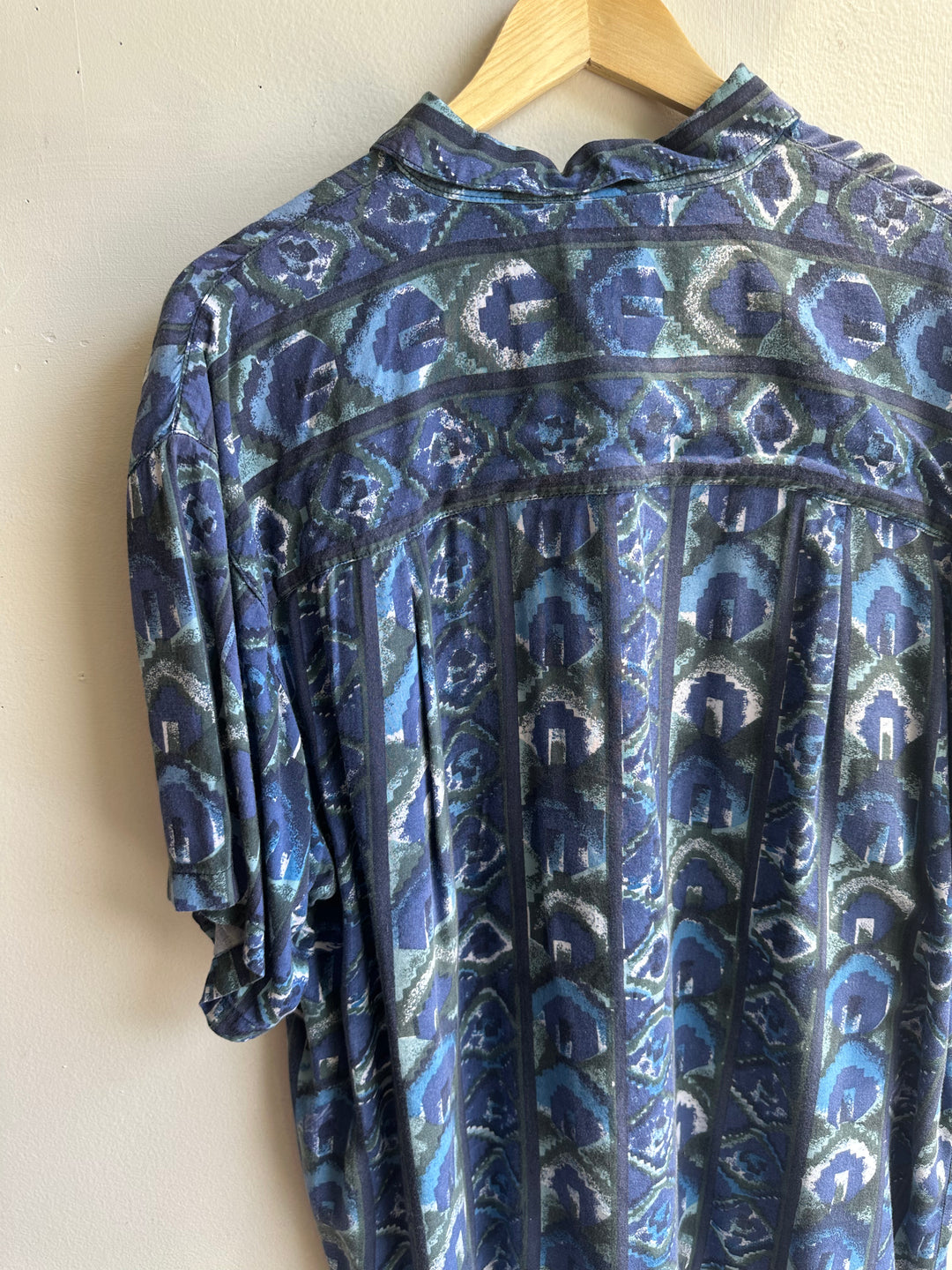Vintage South Rayon Button-Up – Geometric Tribal Print (Fine Line) | Size Large