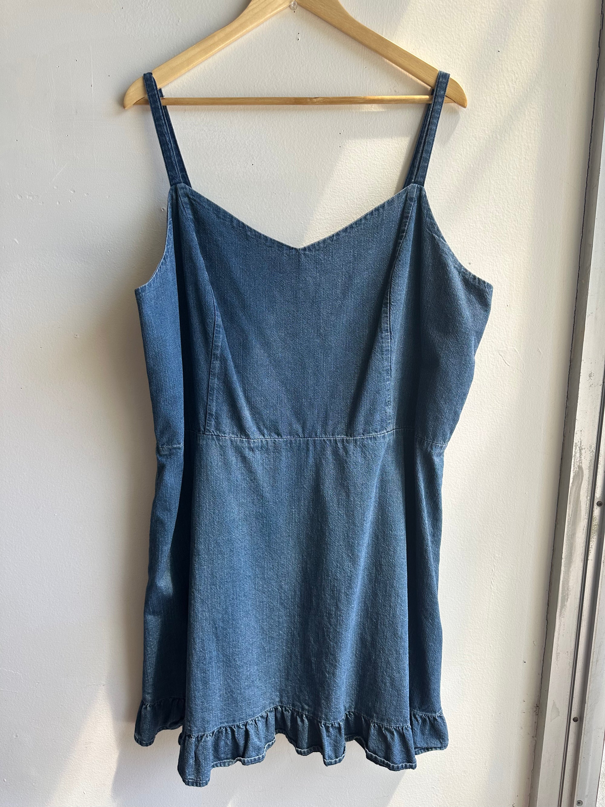 Vintage Ruffle-Hem Denim Mini Dress – Soft Chambray Feel | Size XXL