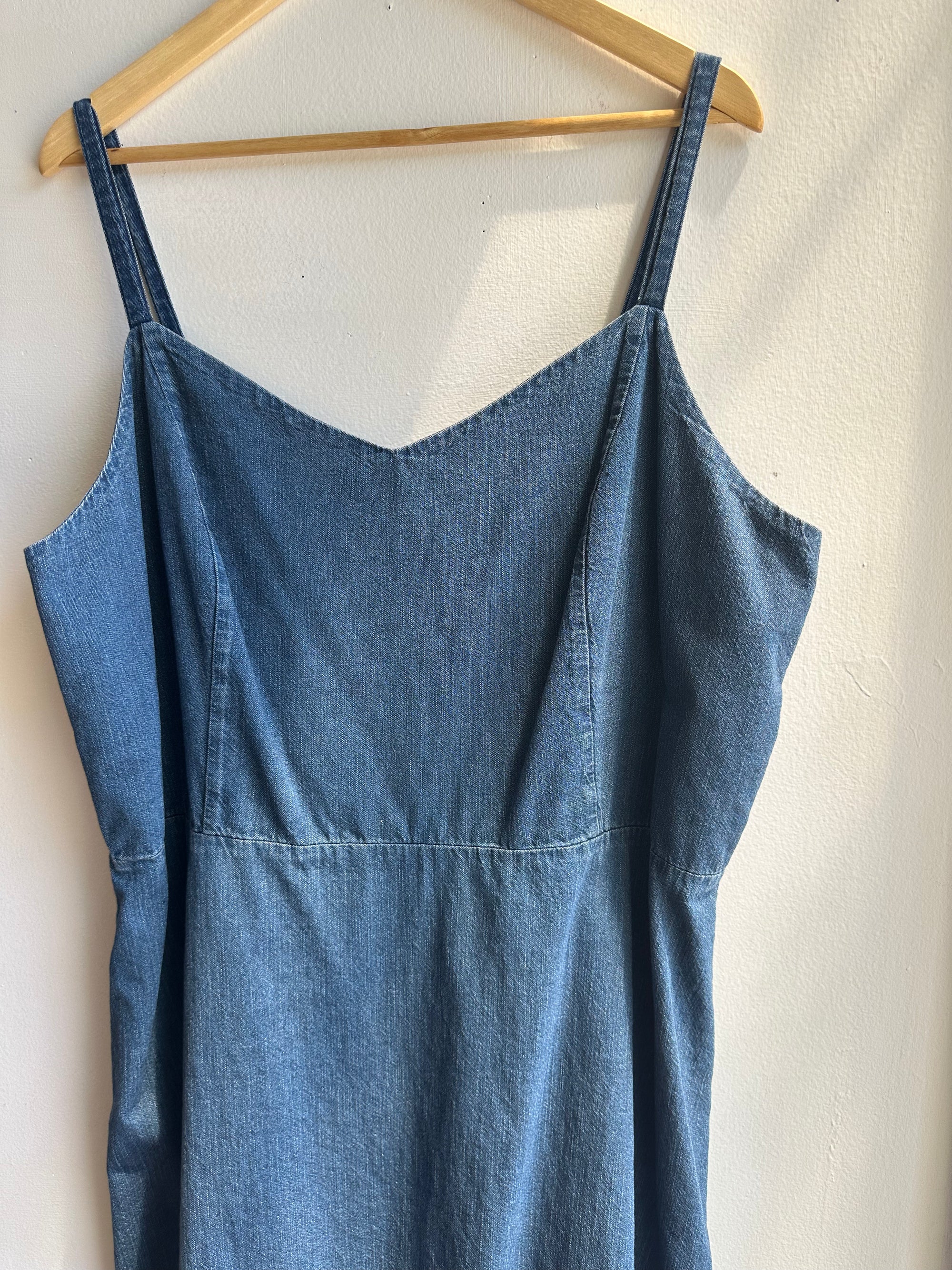 Vintage Ruffle-Hem Denim Mini Dress – Soft Chambray Feel | Size XXL
