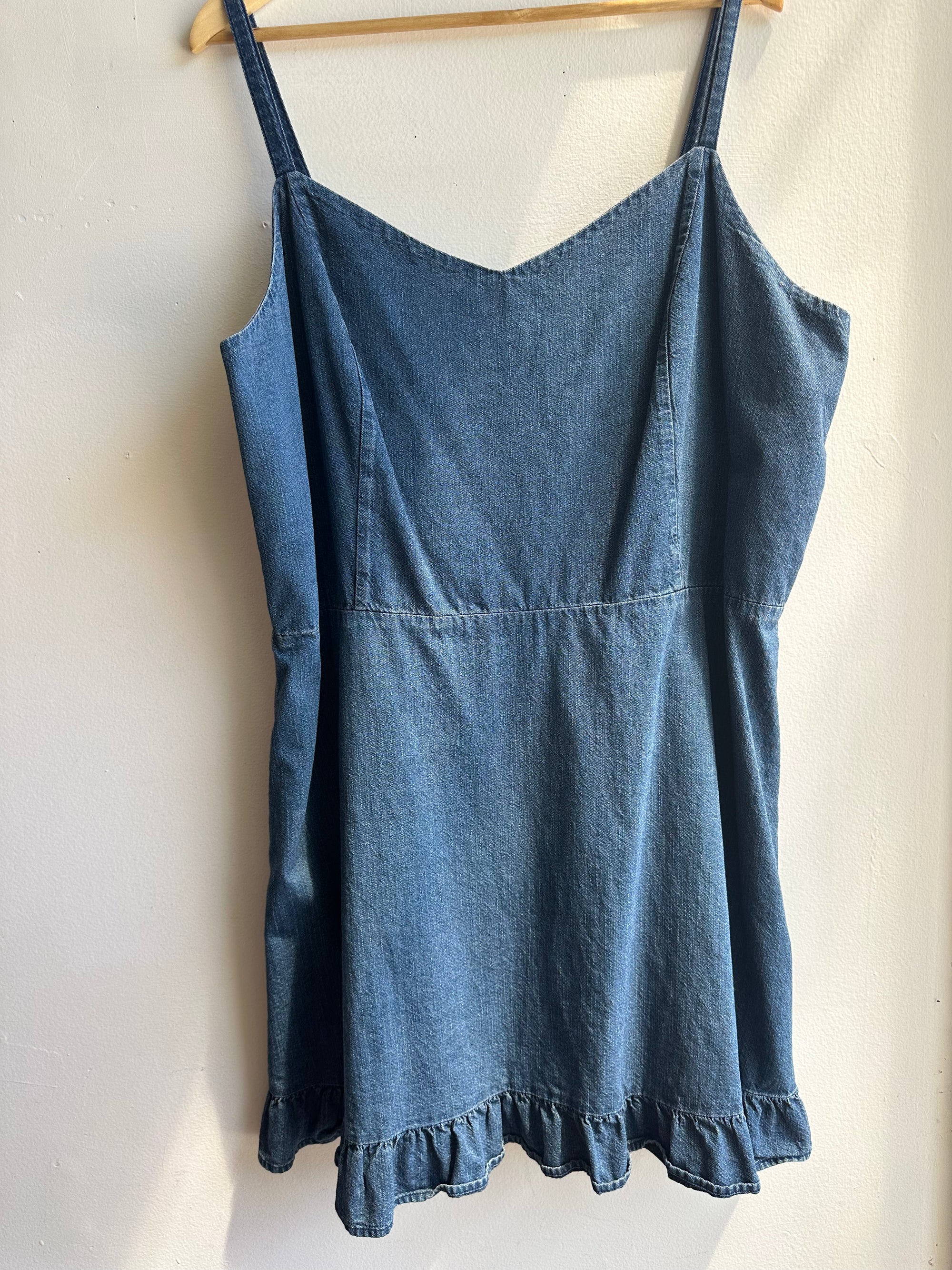 Vintage Ruffle-Hem Denim Mini Dress – Soft Chambray Feel | Size XXL