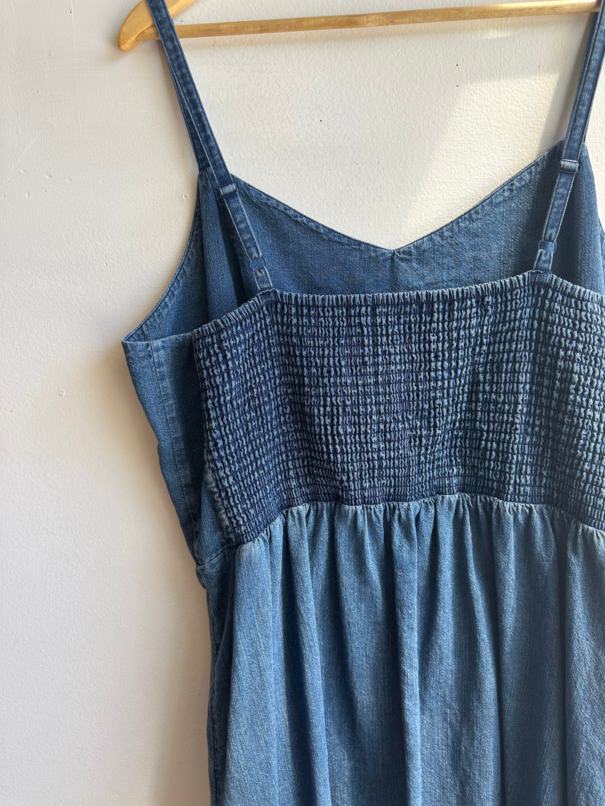 Vintage Ruffle-Hem Denim Mini Dress – Soft Chambray Feel | Size XXL