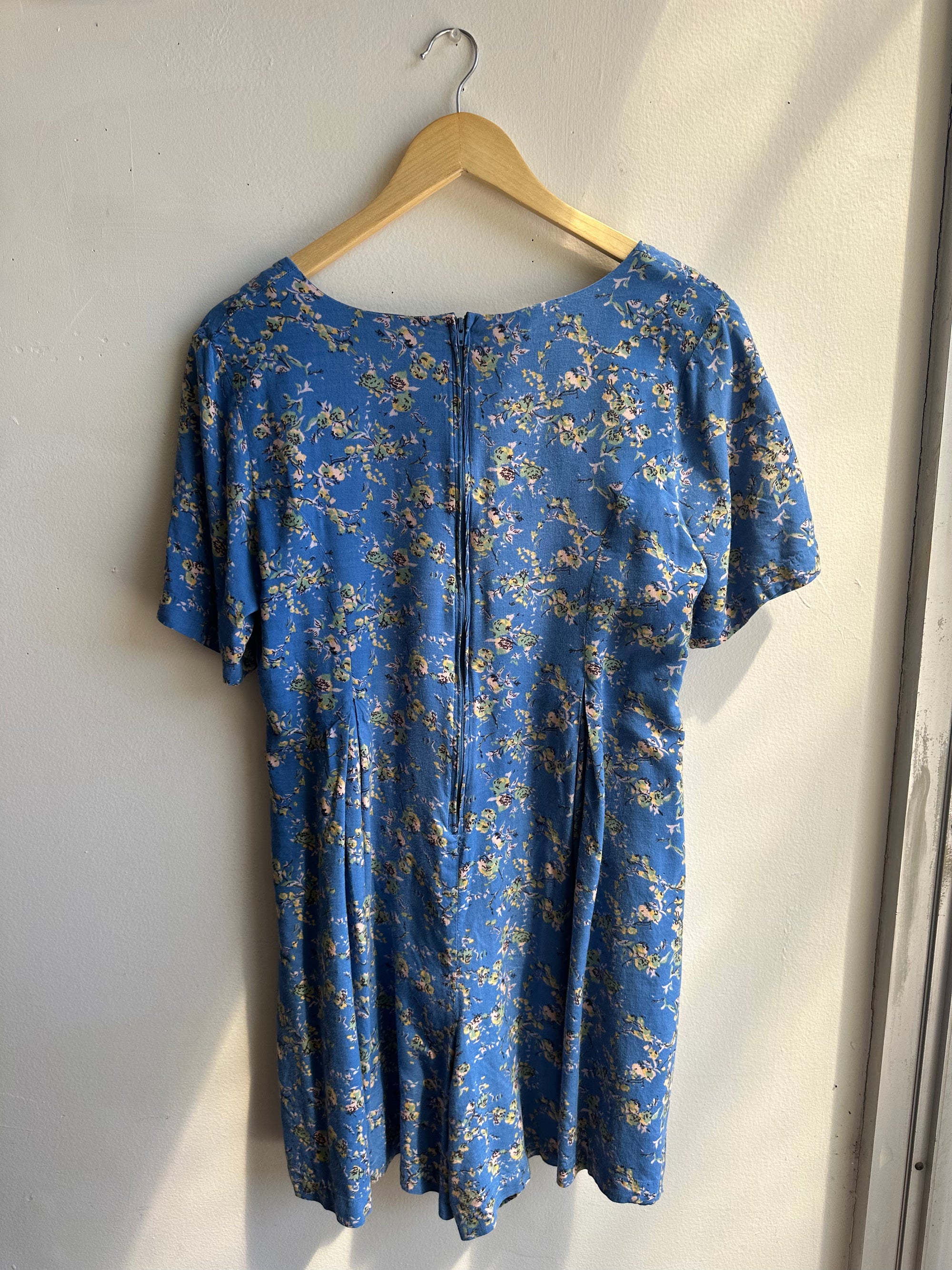 Vintage 90s Floral Babydoll Romper – Periwinkle Blue with Button Front | Size Medium