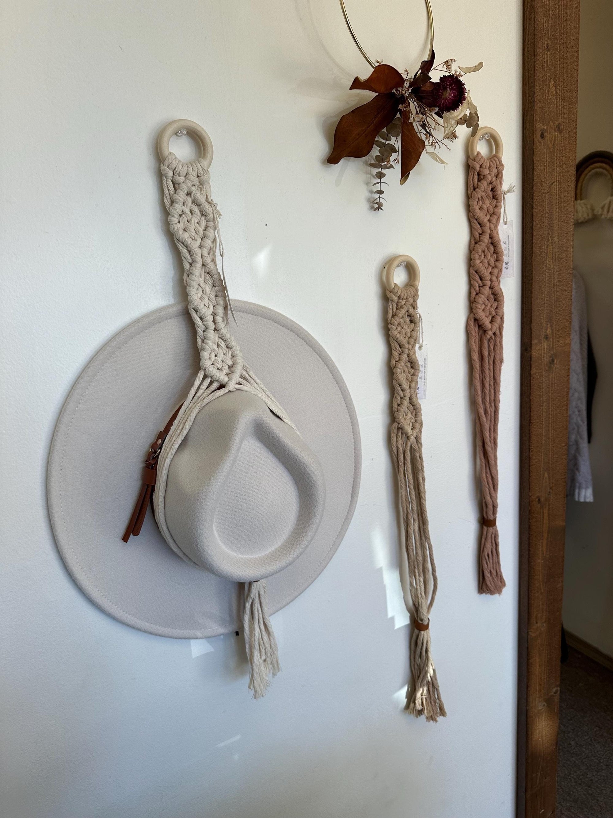 Wildmoon Threads Macrame Cream Hat Holder