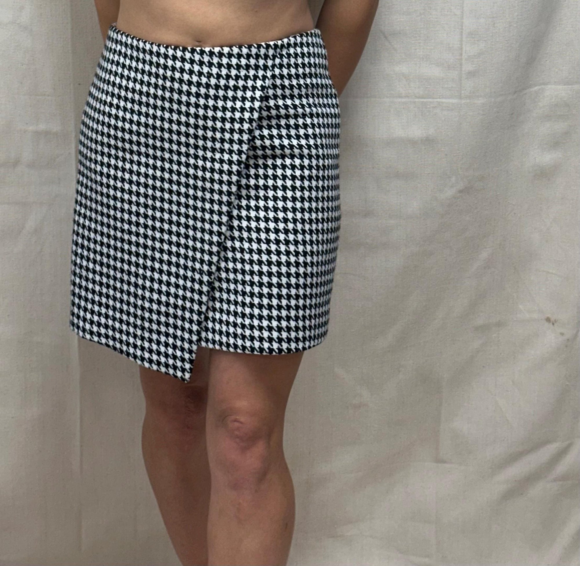 Vintage 00s Black White Houndstooth Mini Skirt