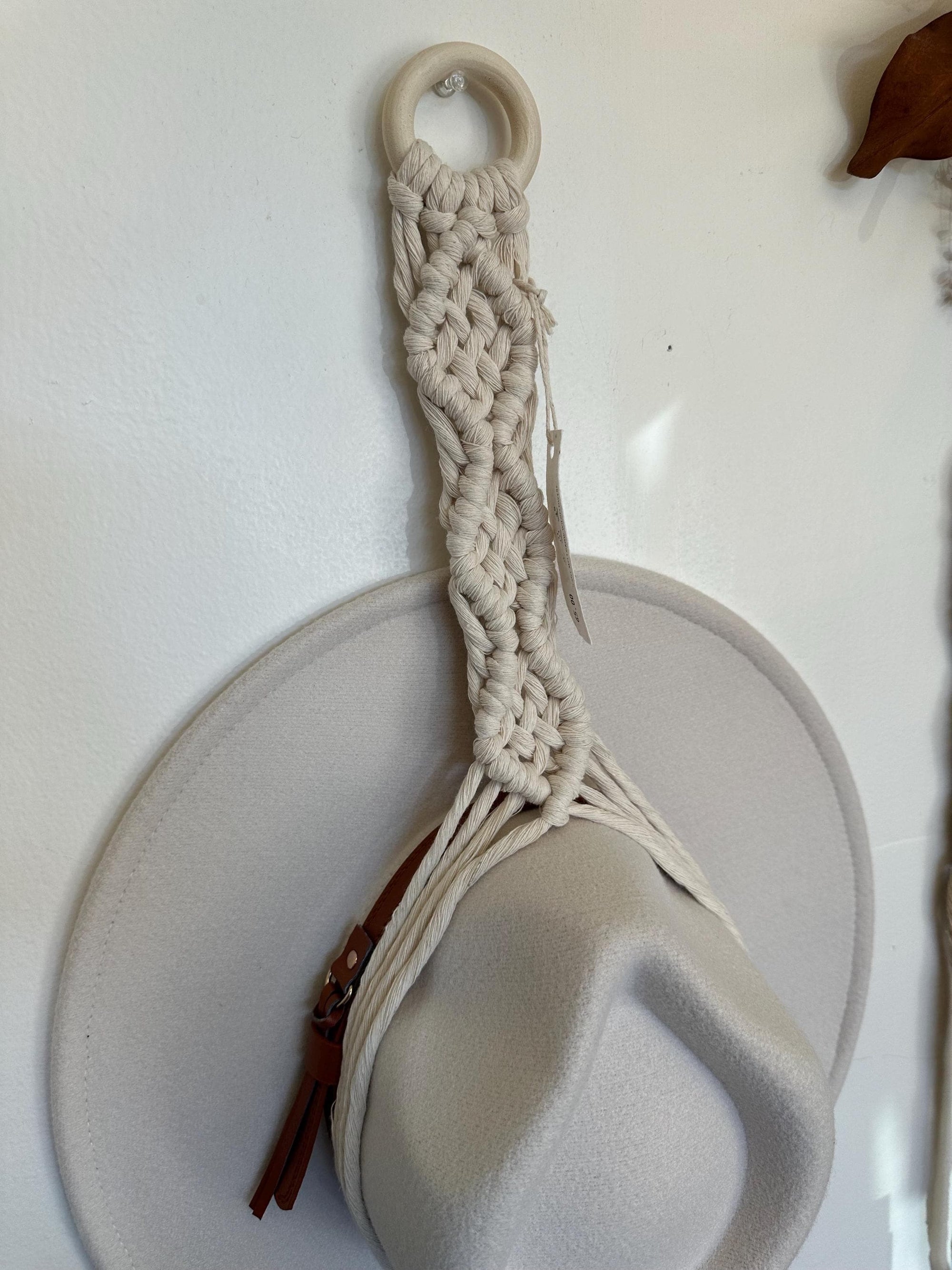 Wildmoon Threads Macrame Cream Hat Holder